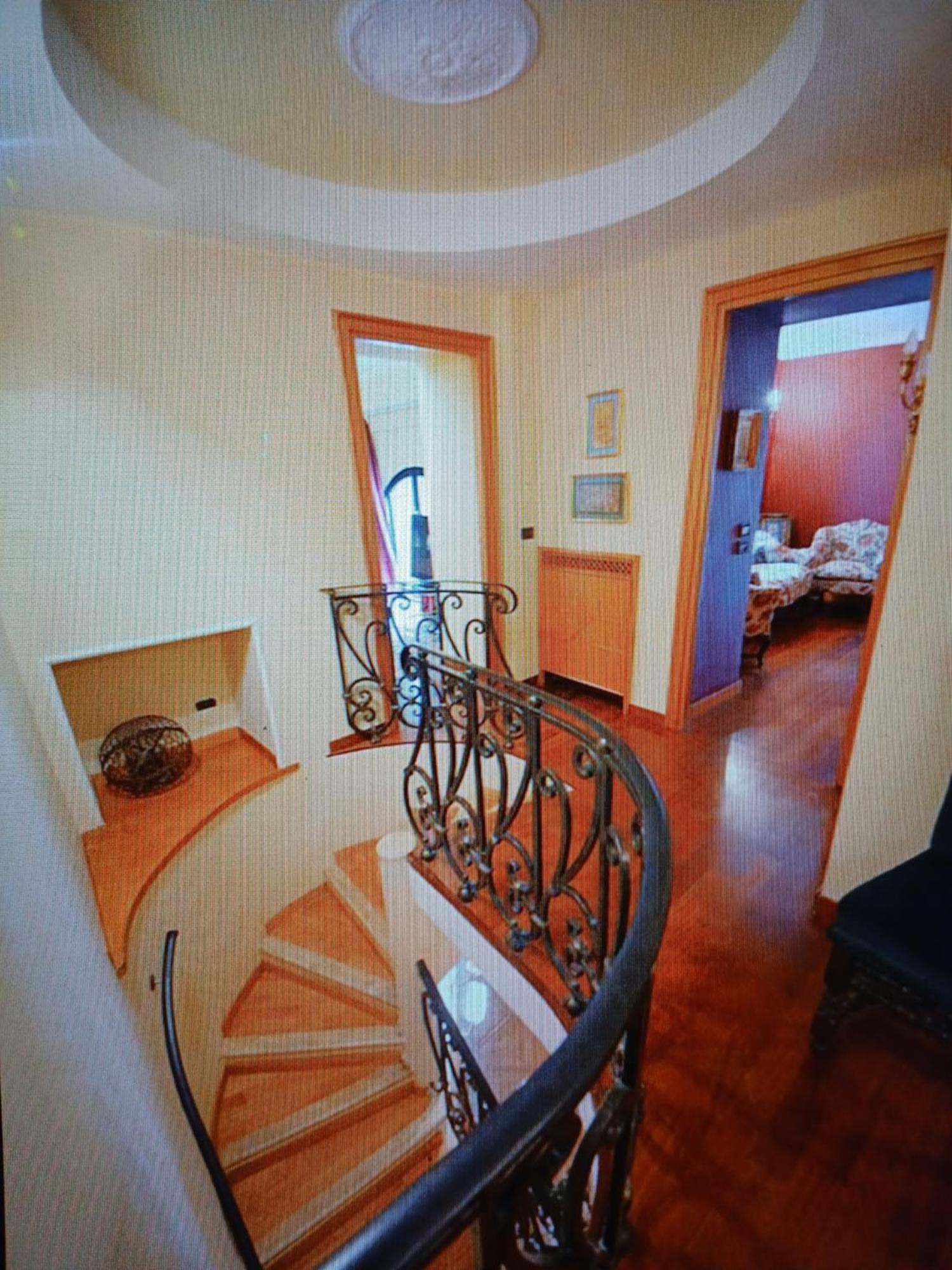 Holiday home Luxury House With Private Garden