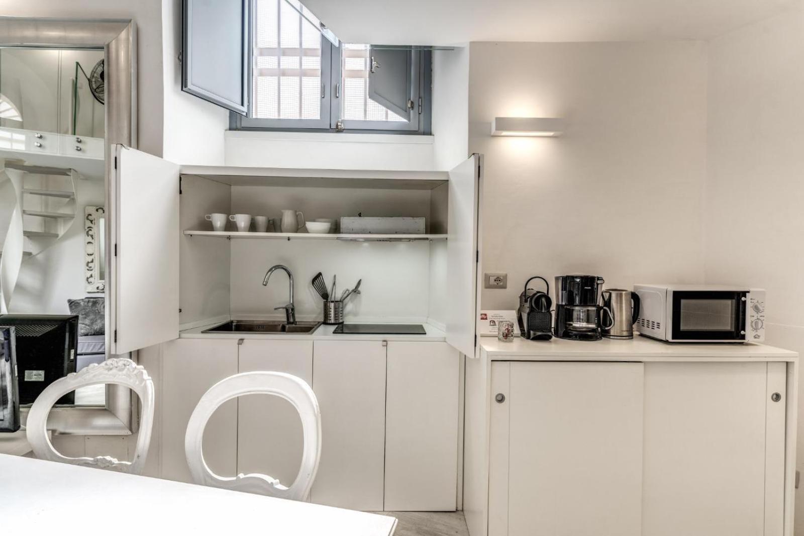 Elegant Flat In The Historic Near Colosseum! Apartment Rome