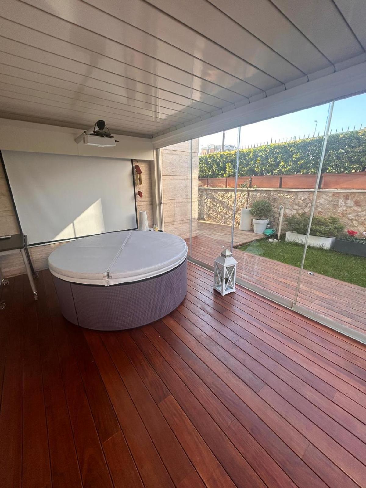 Domus Aqua Luxury Apartment