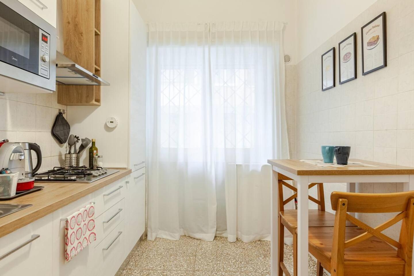 Bellina At The Vatican Appartement *