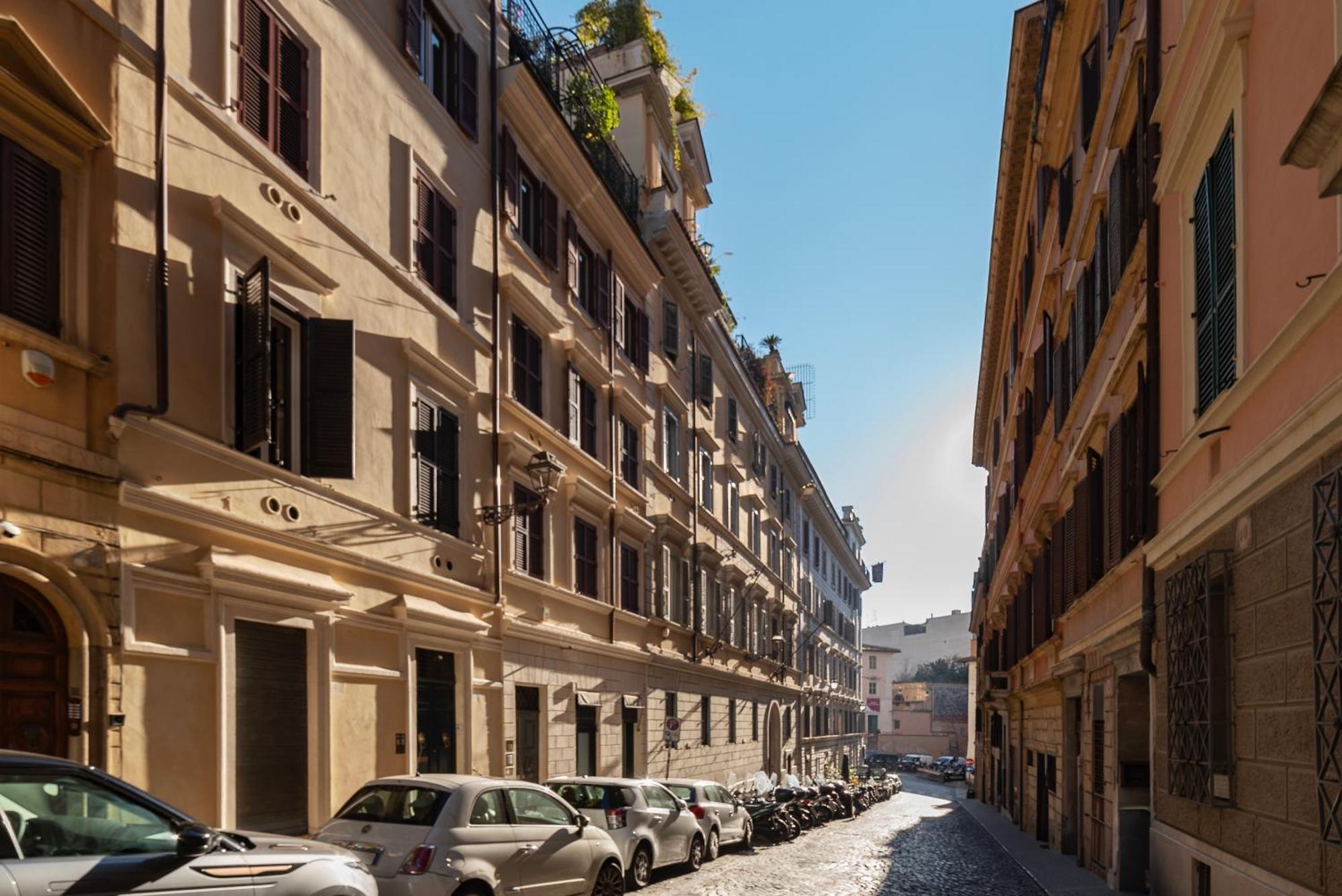 The Mirror Next To Spanish Steps Apartment *