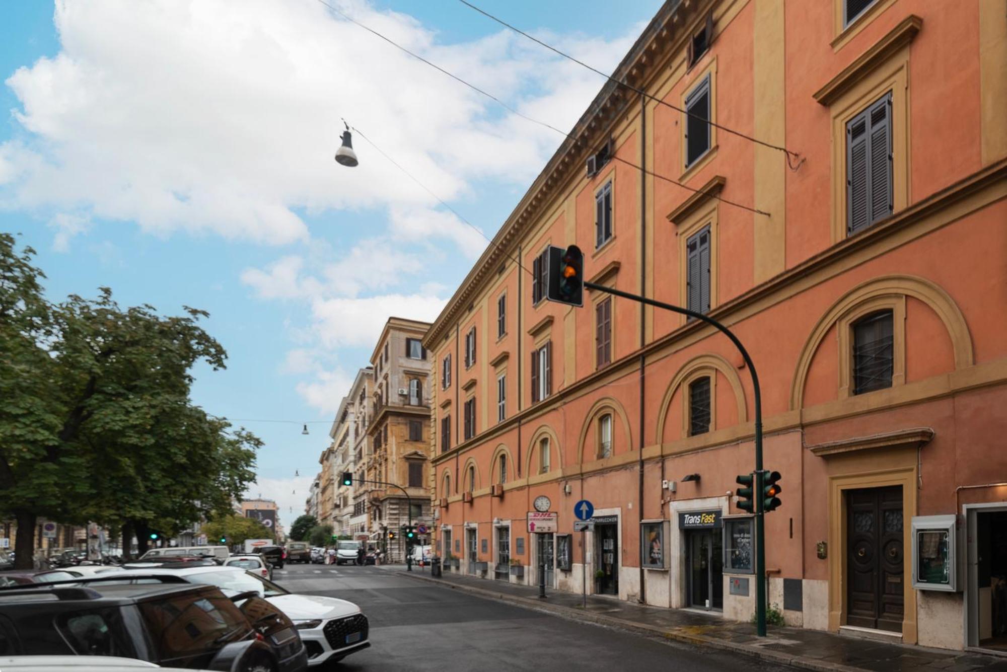Luxury 3 Beds 3 Baths, Few Steps From Center * Rome