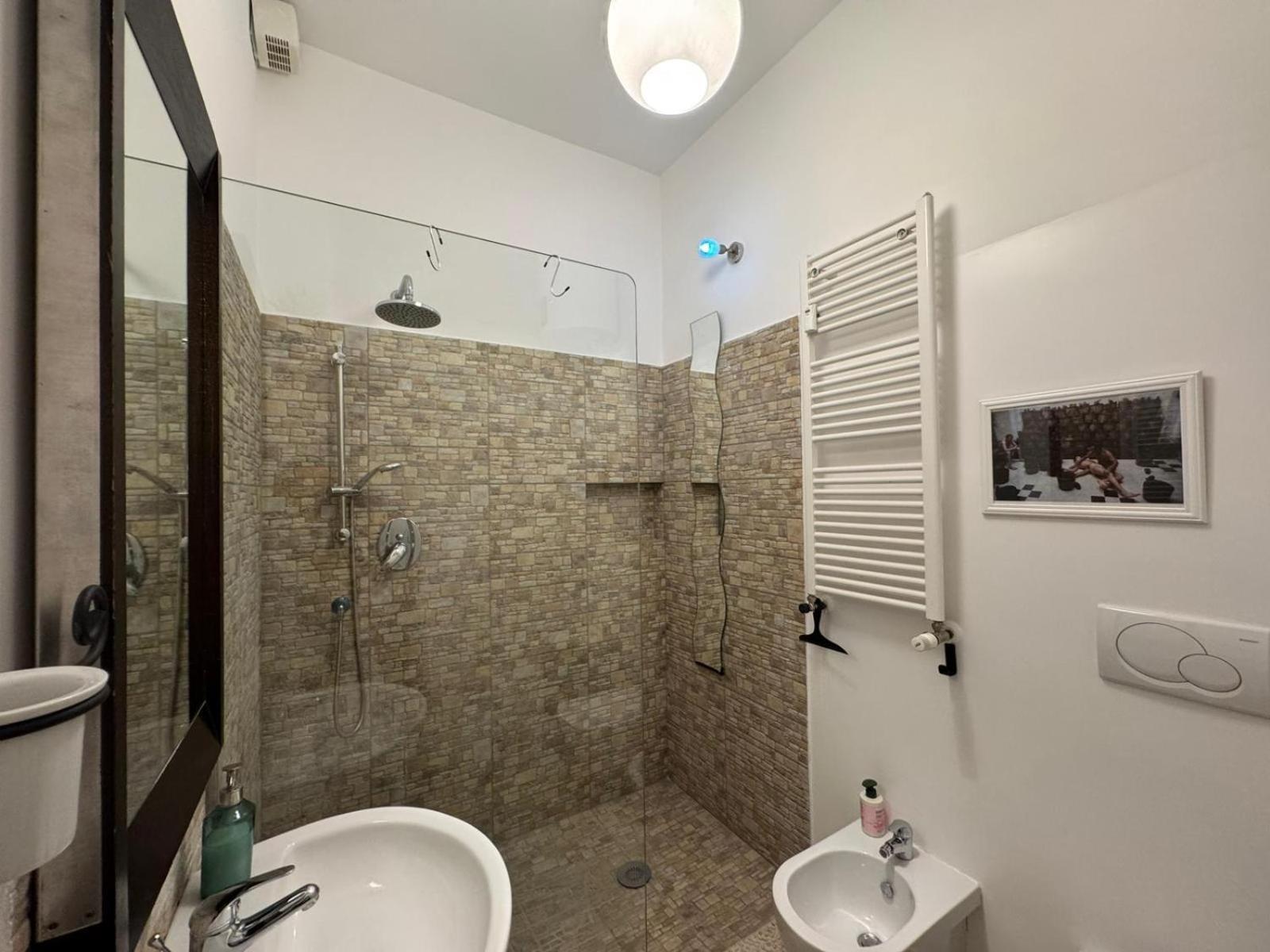 Warm Hideaway In Vibrant Tuscolano Rome