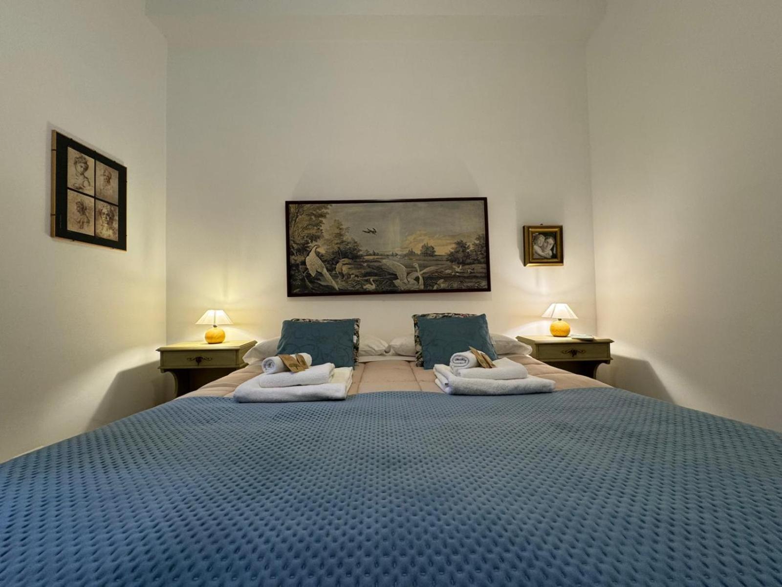 Apartment Warm Hideaway In Vibrant Tuscolano Rome