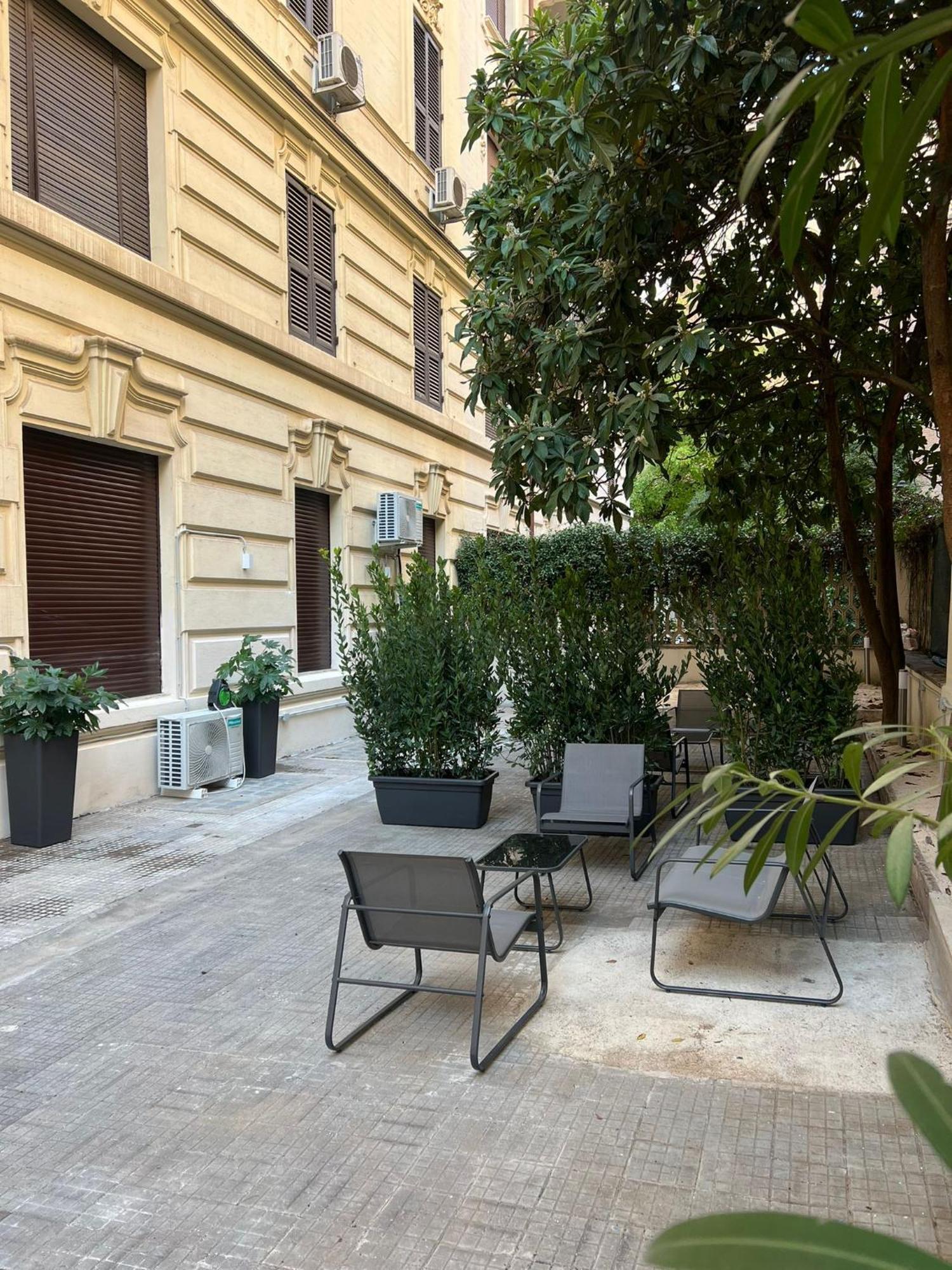 Apartment C2 Class Apartment, 2 Da Letto Con Giardino In Zona Via Veneto Distante 15 Minuti A Piedi Da Fontana Di Trevi *