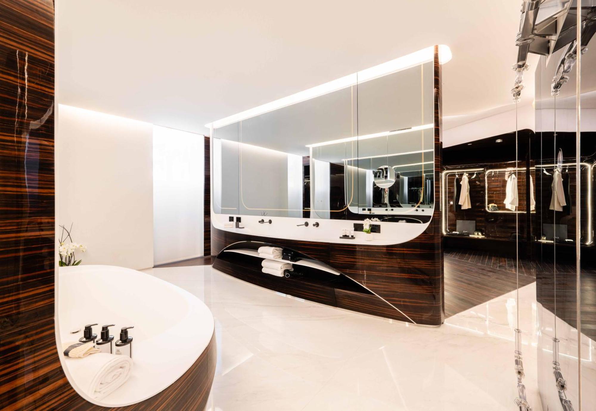 Hotel Romeo 5*
