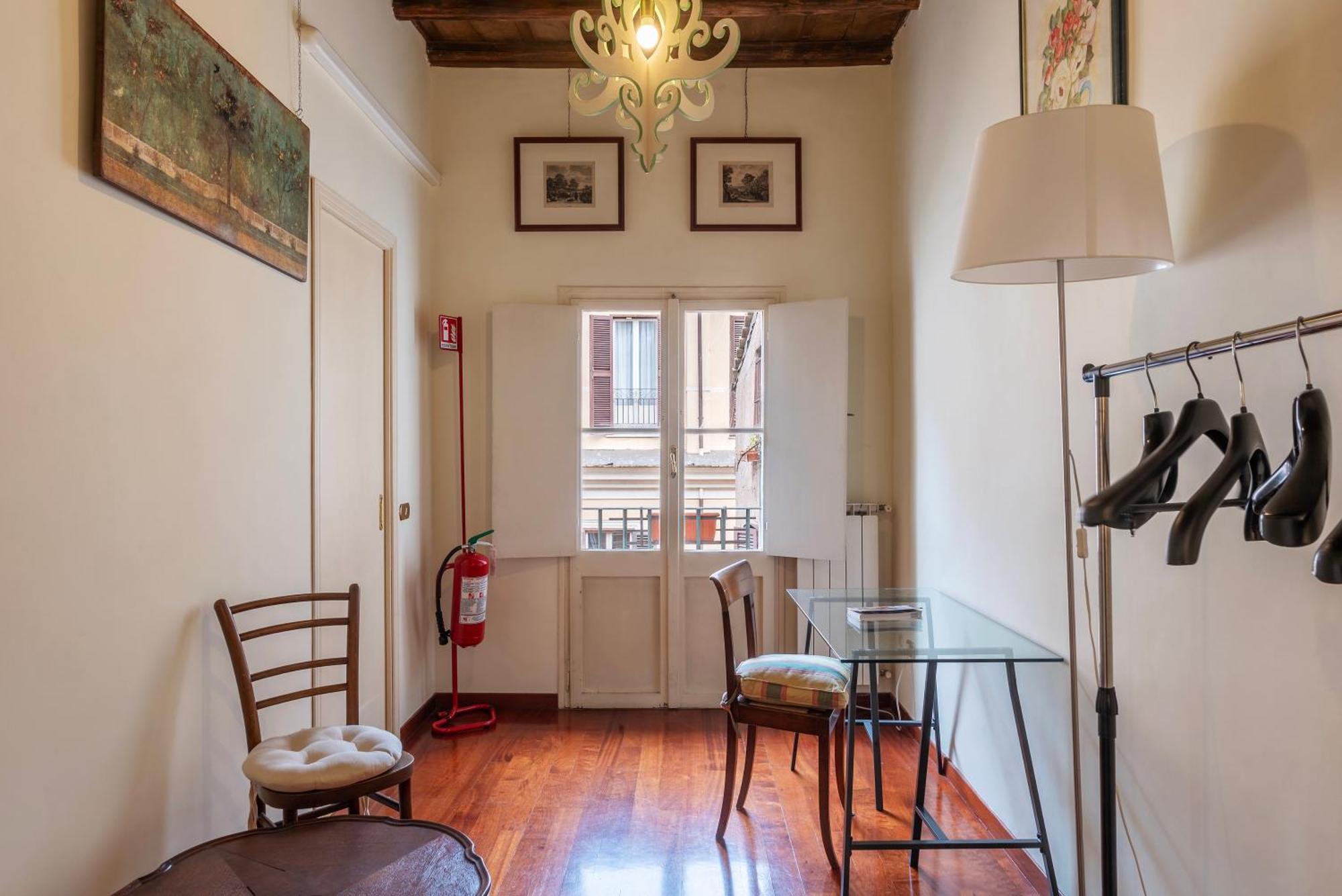 Clock Terrace House Roma