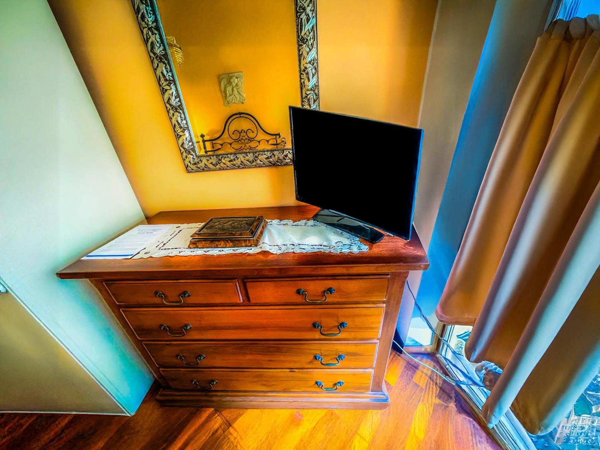 Laura Luxury In Central Bed & Breakfast
