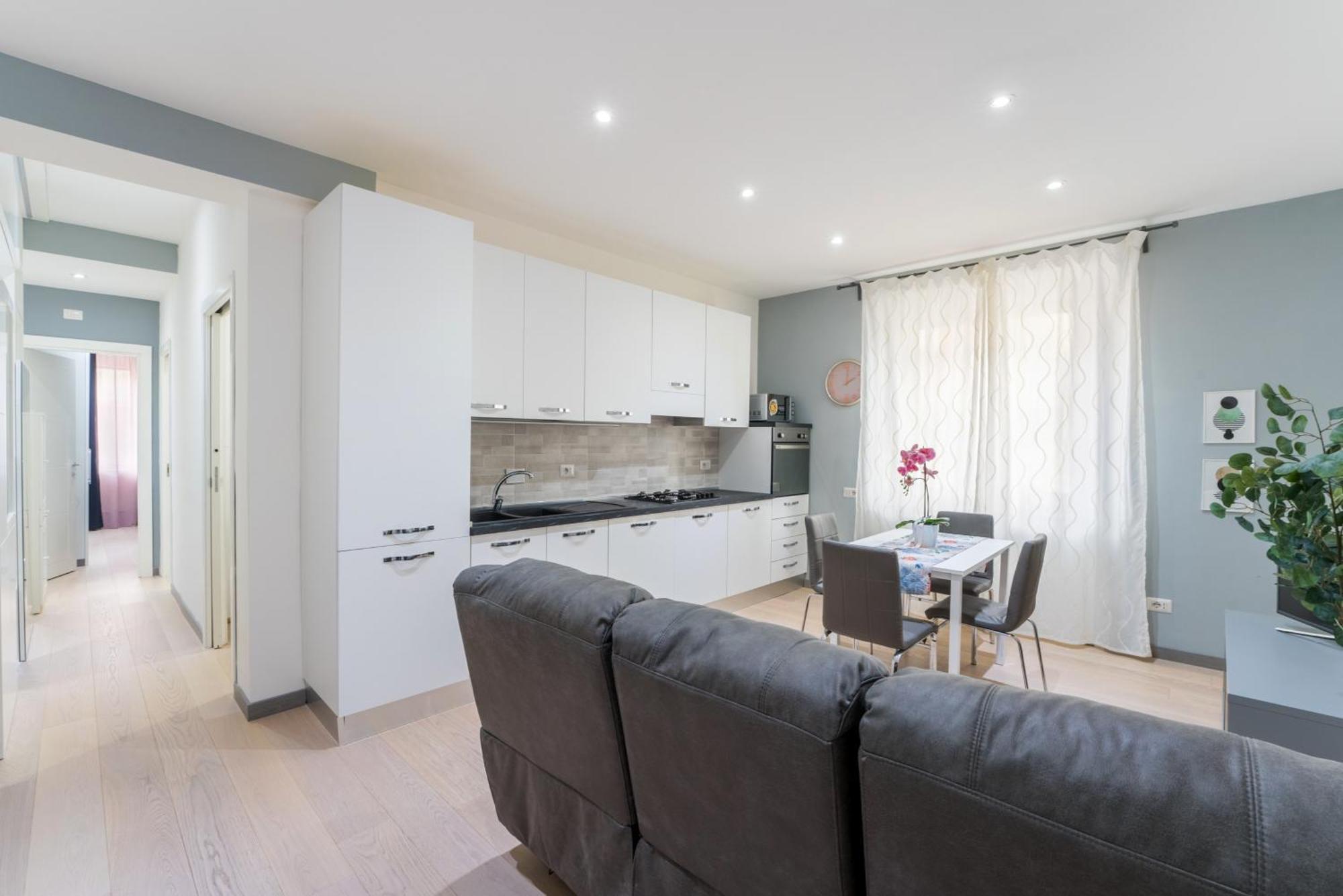 Silver Dream Cornelia, Elegant With Car Park Apartment Rome