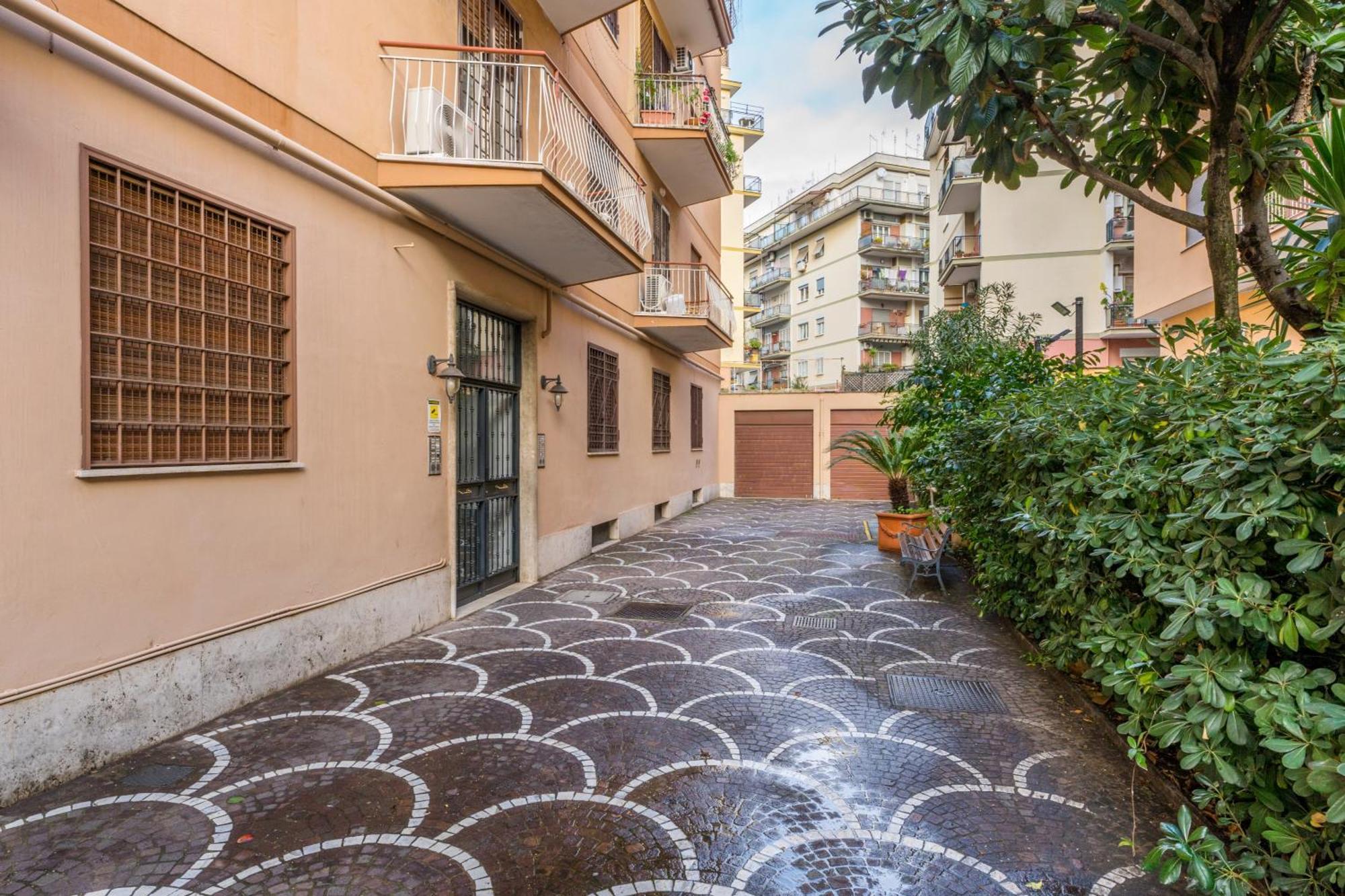 Apartment Silver Dream Cornelia, Elegant With Car Park Rome