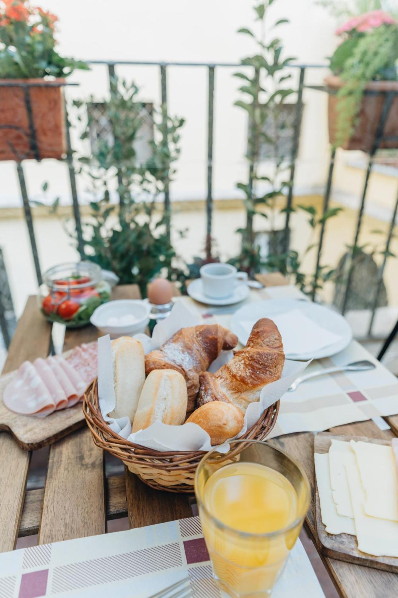 Le Clarisse Pantheon Hotel