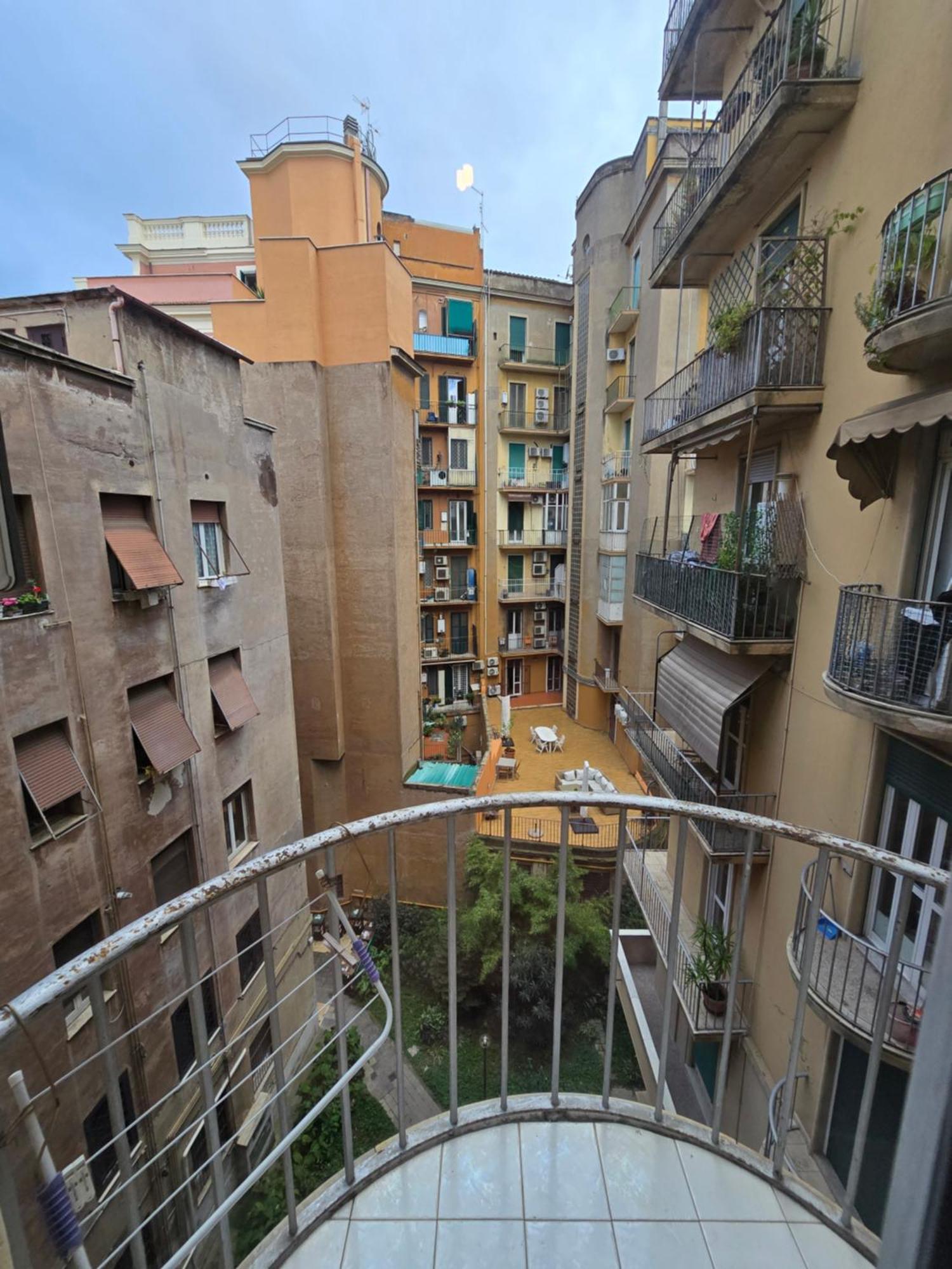 Esquilino Di Yan Roma