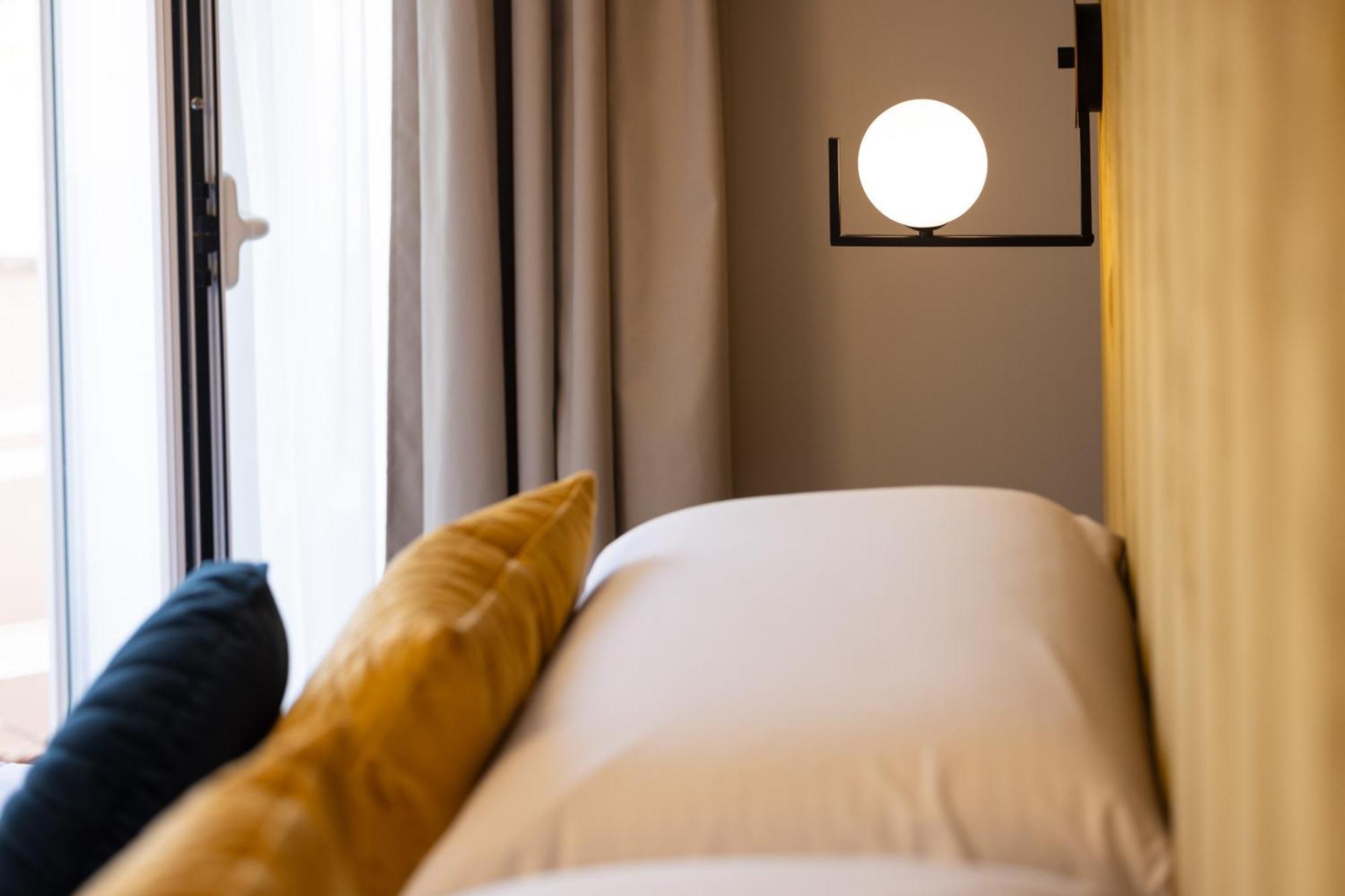 Mavi Luxury Rome