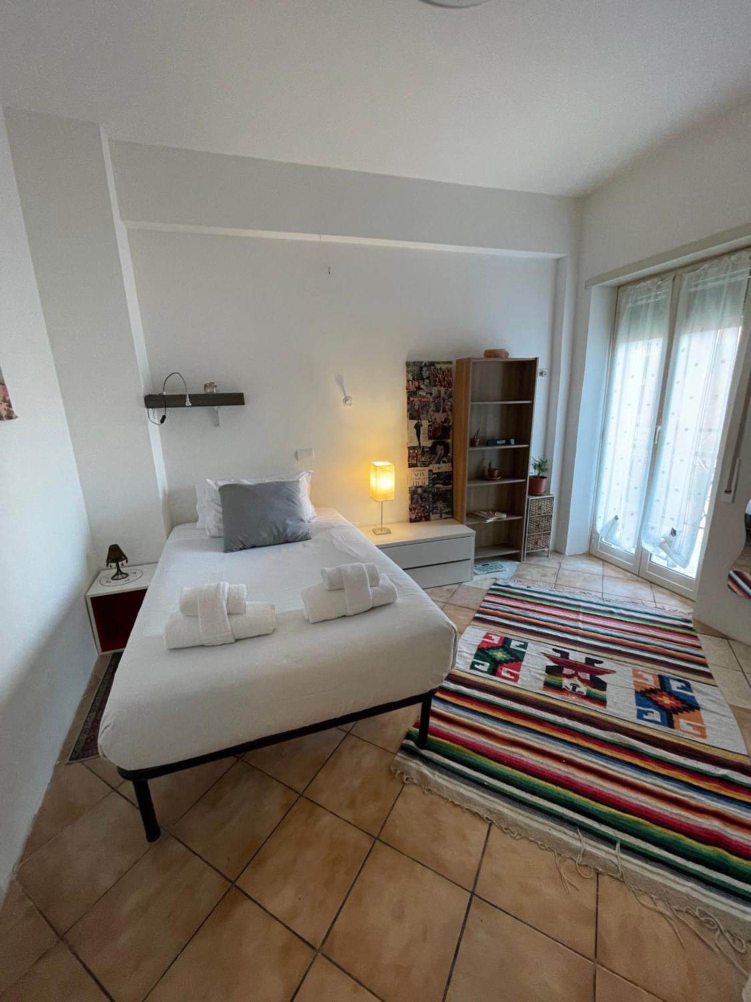 -100m Metro A- Balcony E Open Space Apartment