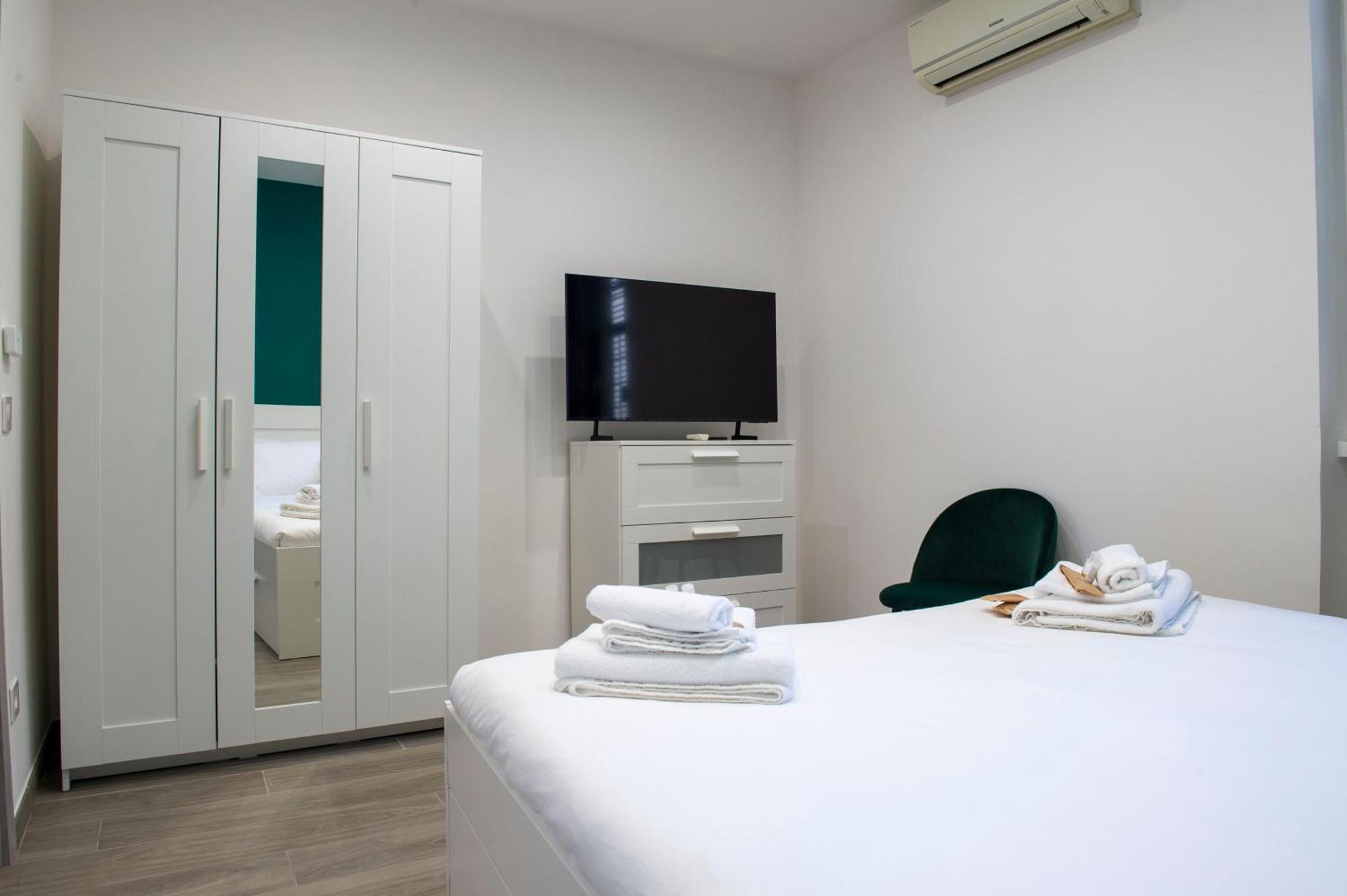 Lev Apartment *
