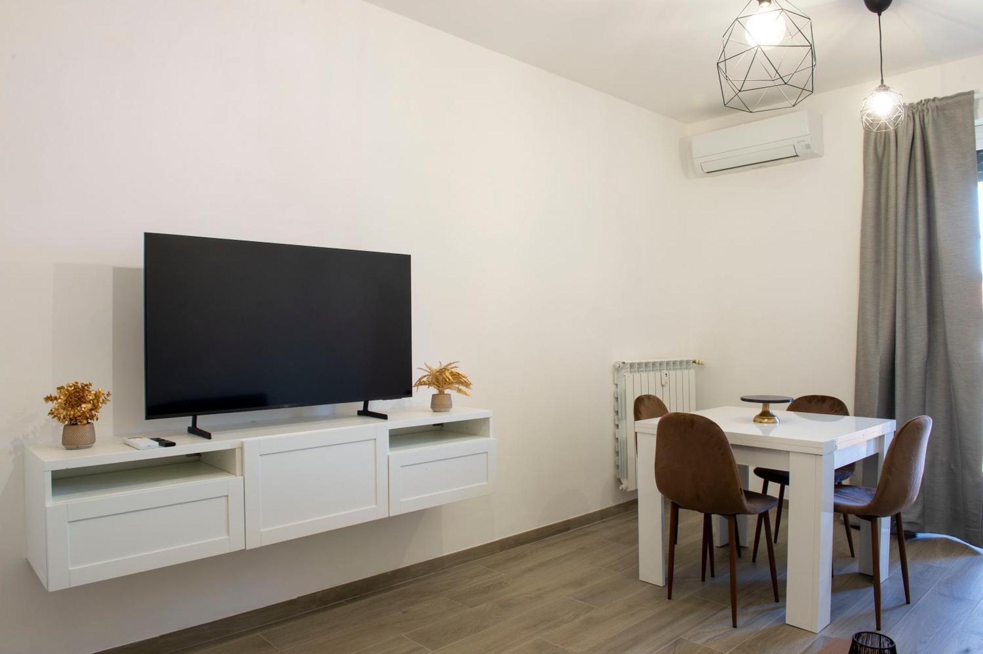 Lev Apartment *