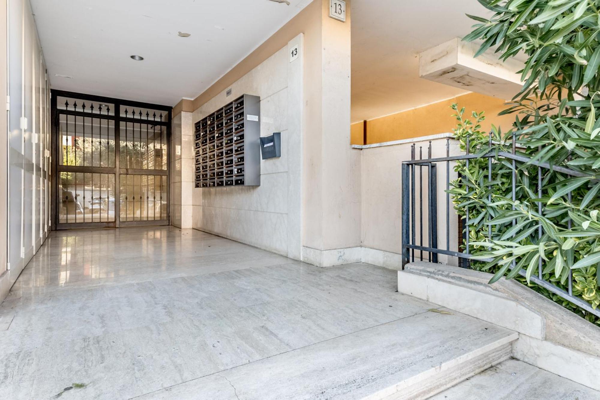 Porte Di - With Cozy Terrace Apartment Rome