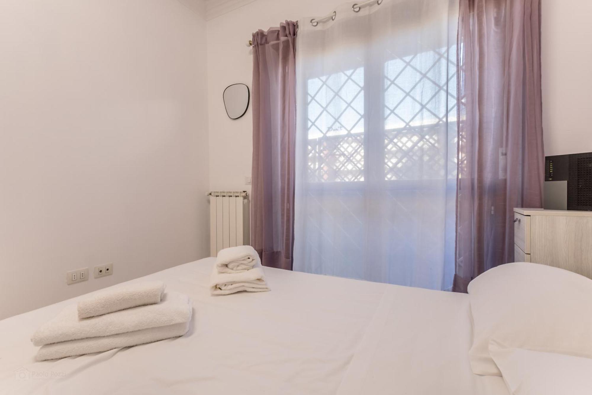 Apartment Porte Di - With Cozy Terrace Rome
