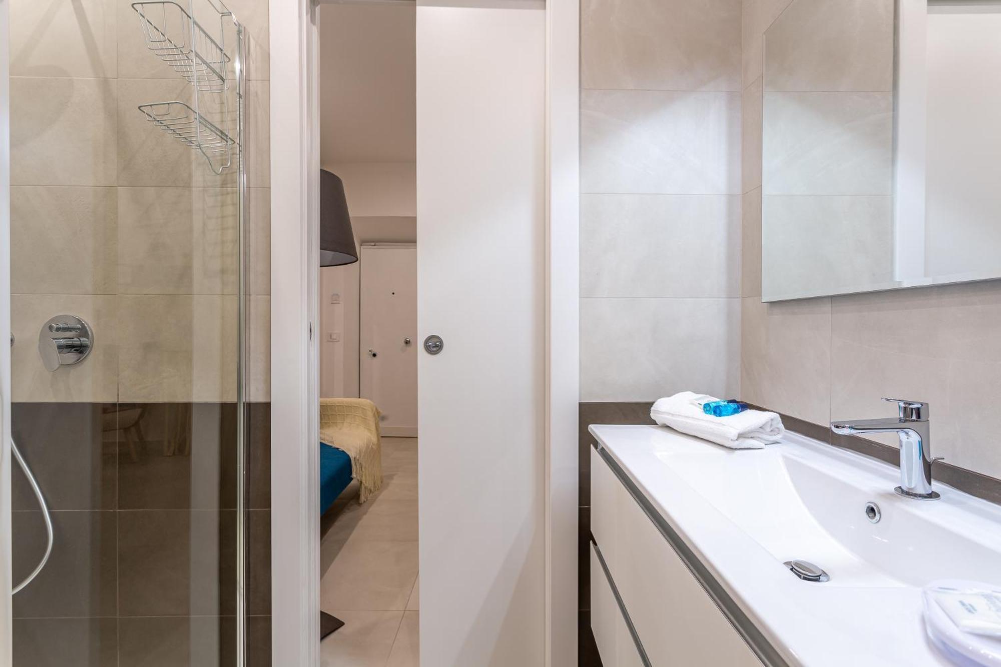 Apartment Iflat New Cozy Retreat Near The Colosseum Rome