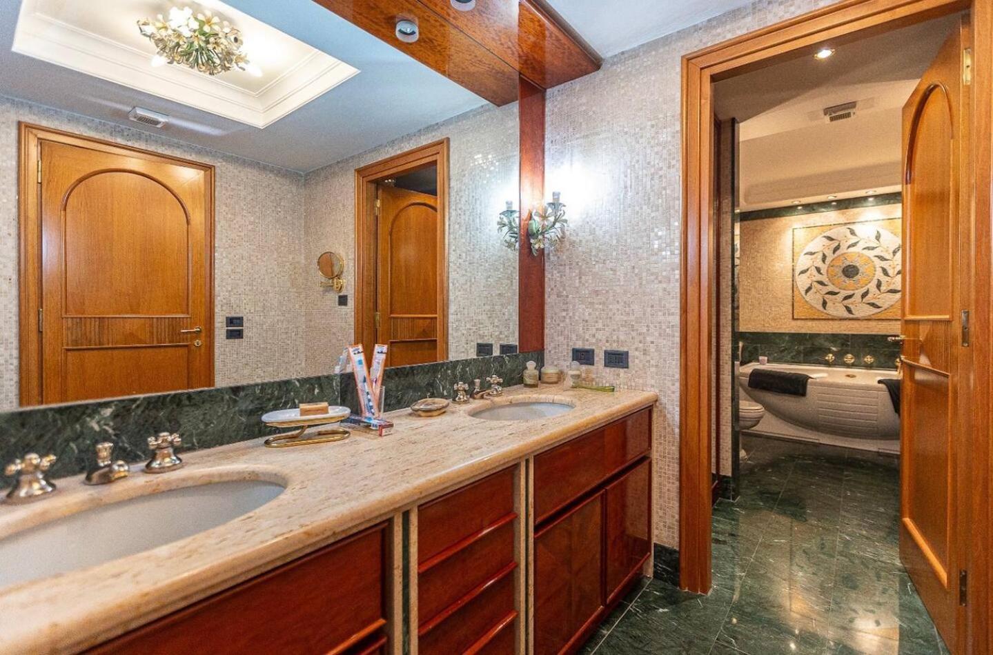 Luxury House With Private Garden Rome