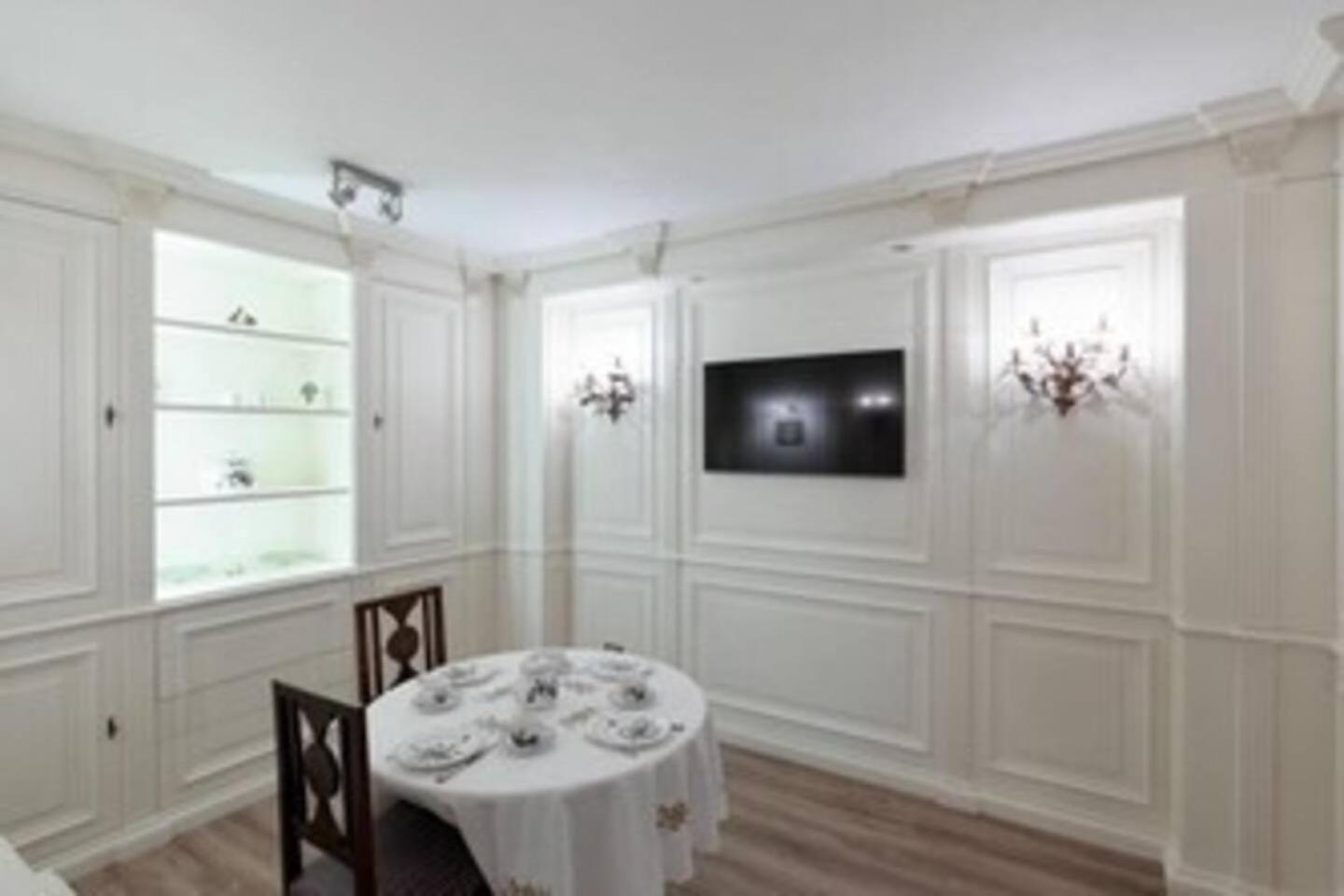 Holiday home Luxury House With Private Garden