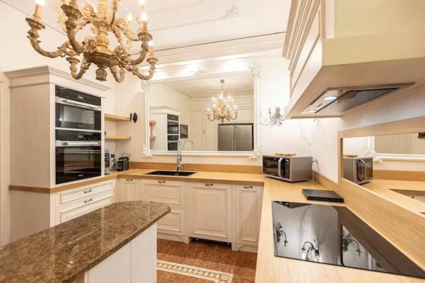 Luxury House With Private Garden Holiday home *