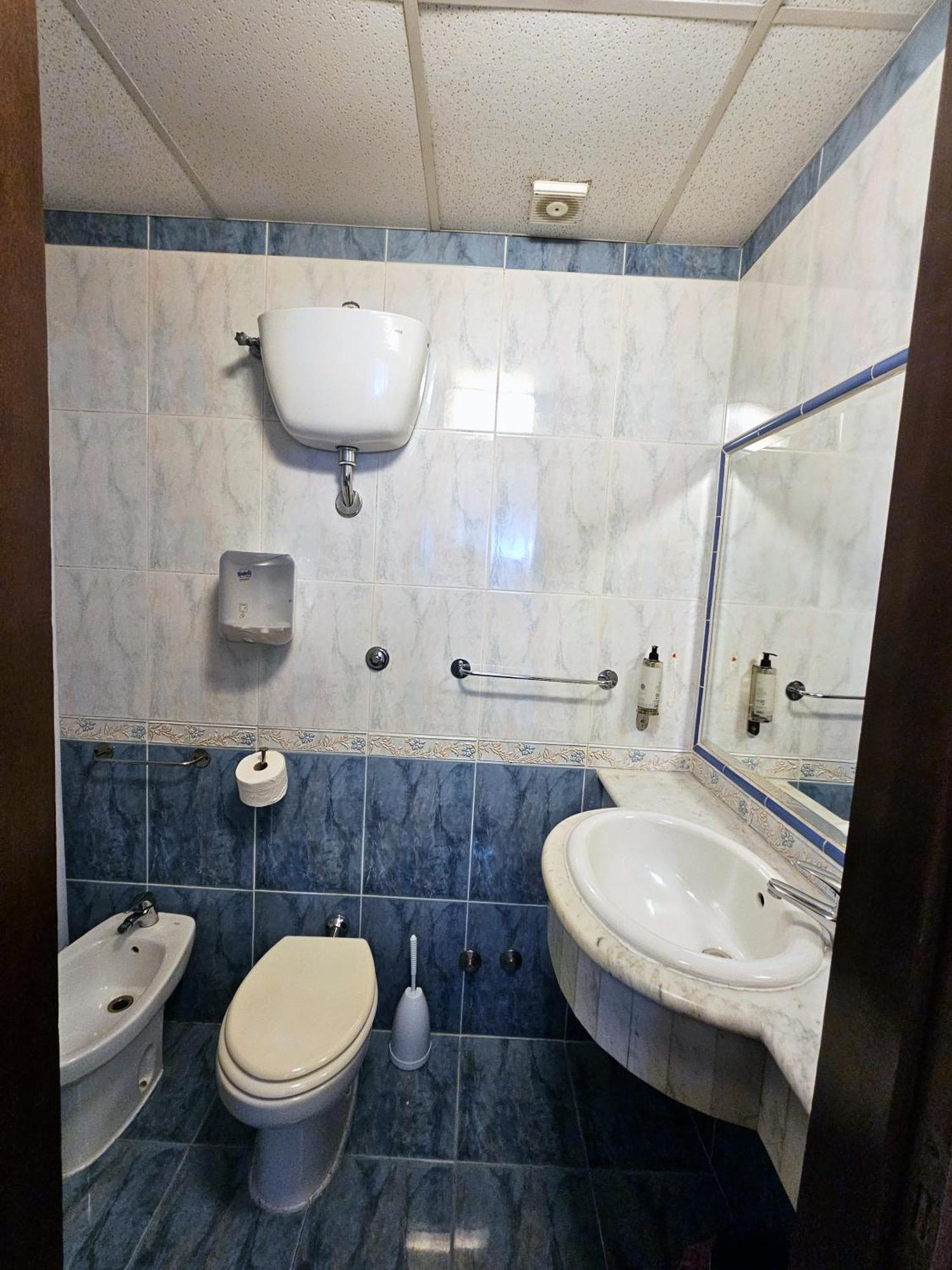 Check In Guest house *