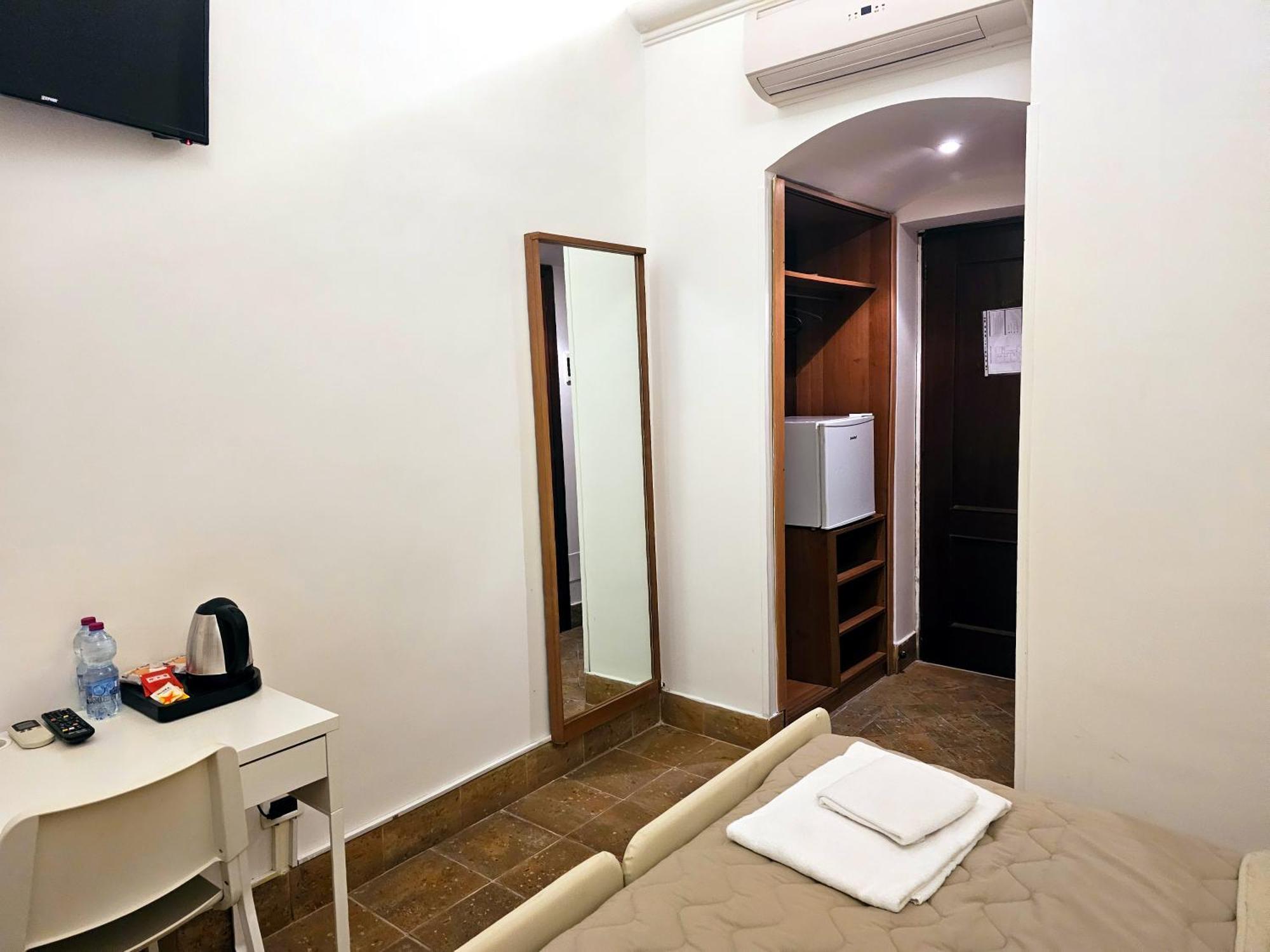 Check In Guest house *