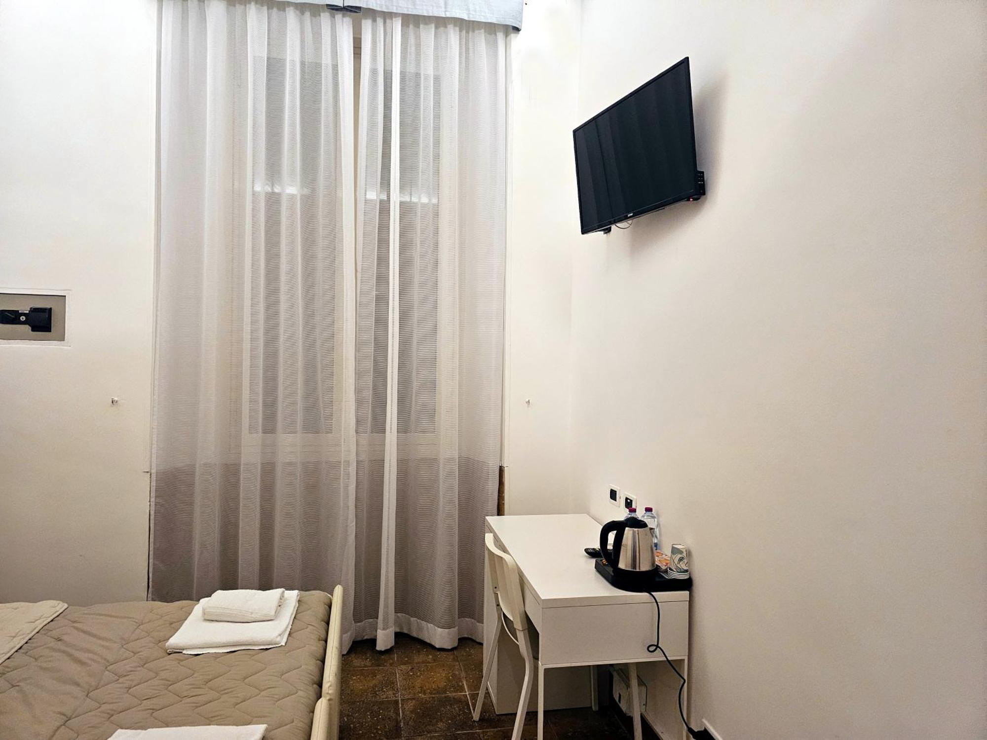 Check In Guest house *