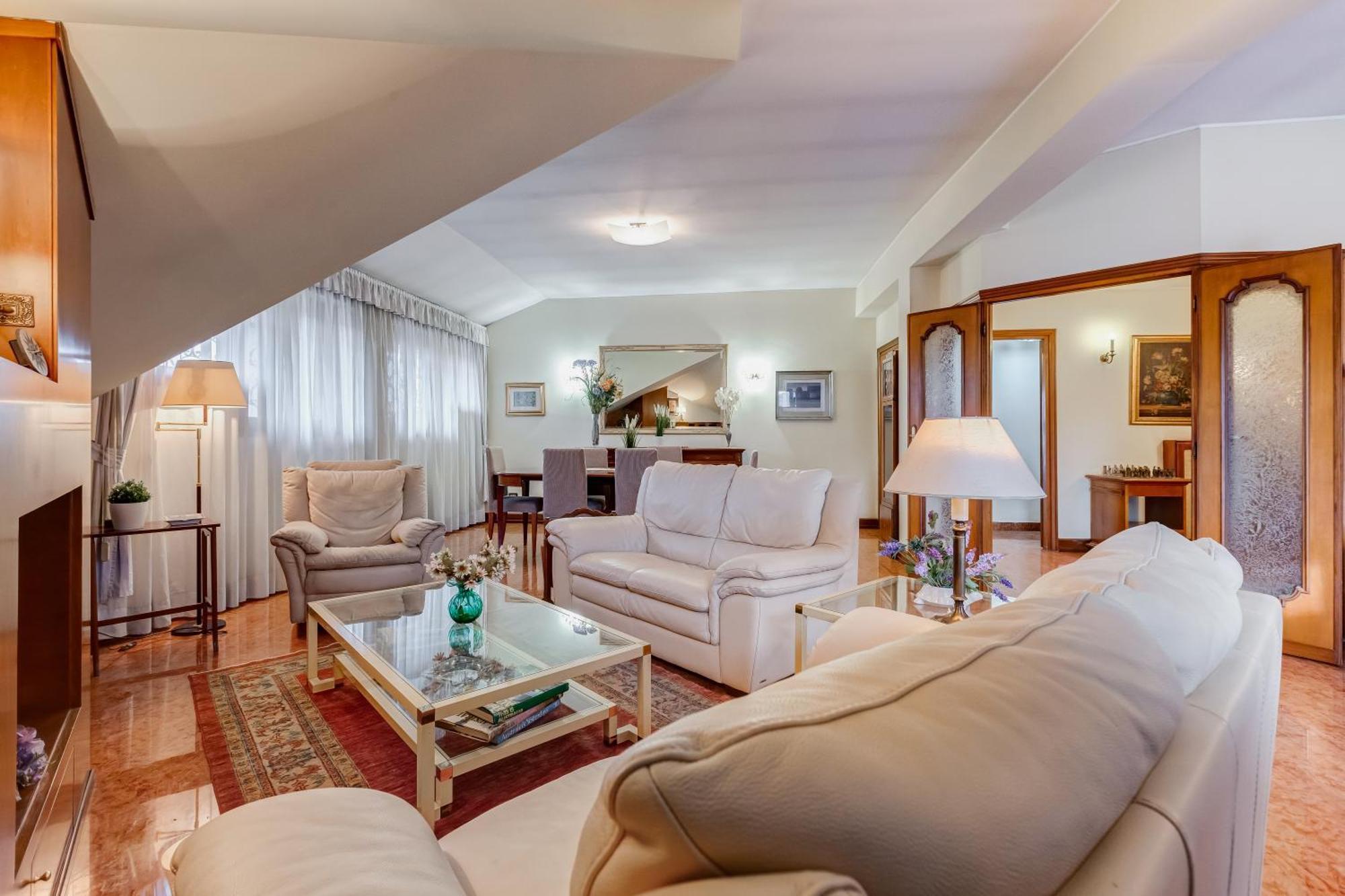 Apartment The Elegant Penthouse - Ampio Attico Con Posto Auto Rome