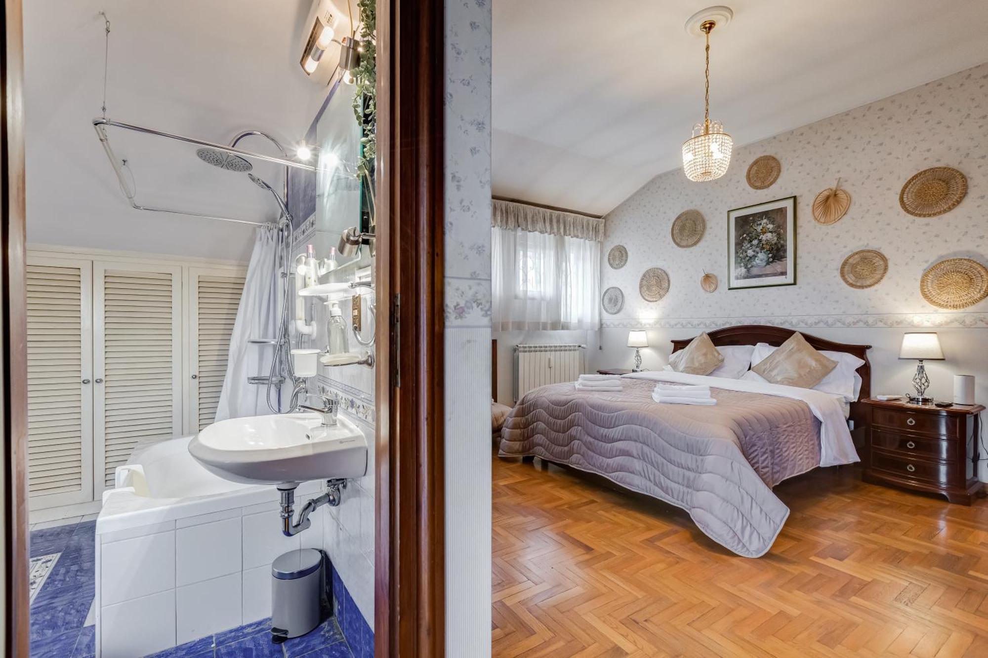 The Elegant Penthouse - Ampio Attico Con Posto Auto Rome