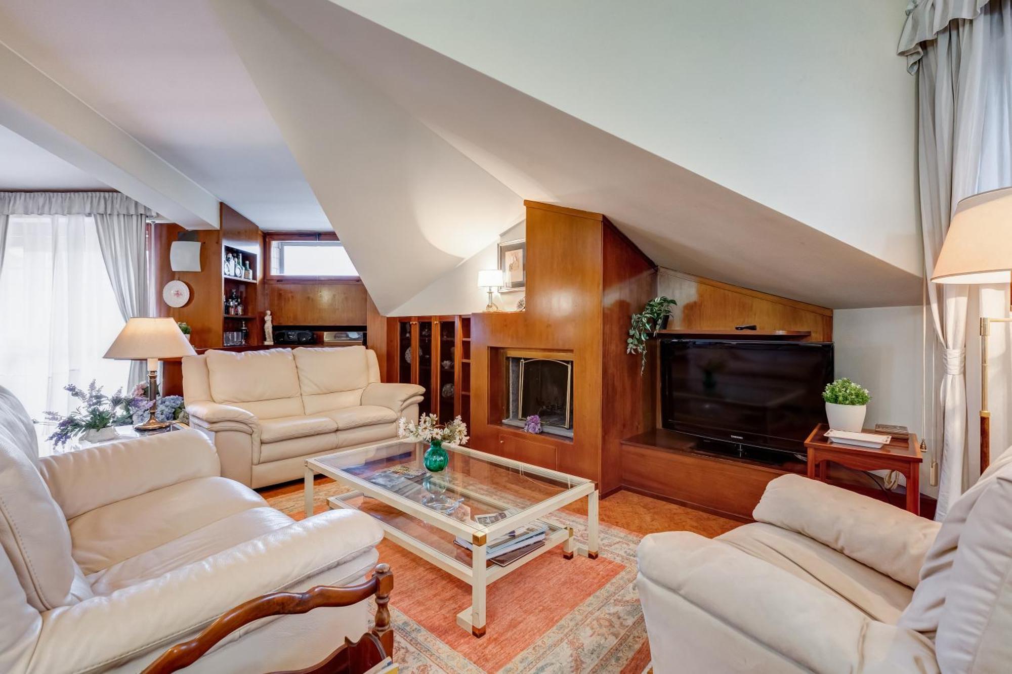 The Elegant Penthouse - Ampio Attico Con Posto Auto *