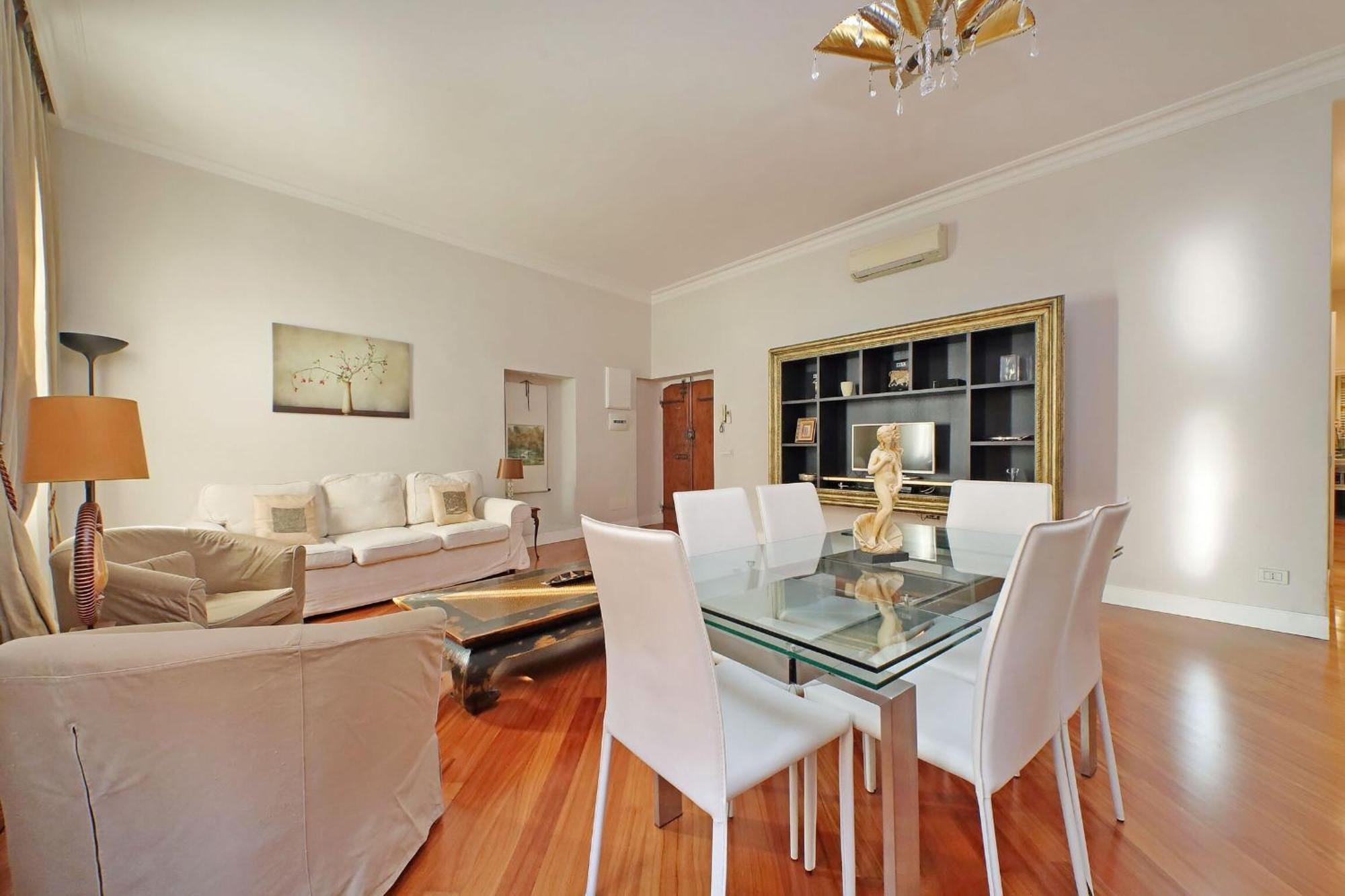Apartment Capocci By Halldis Rome