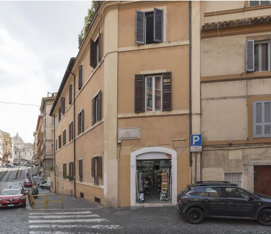 Capocci 10 * Rome