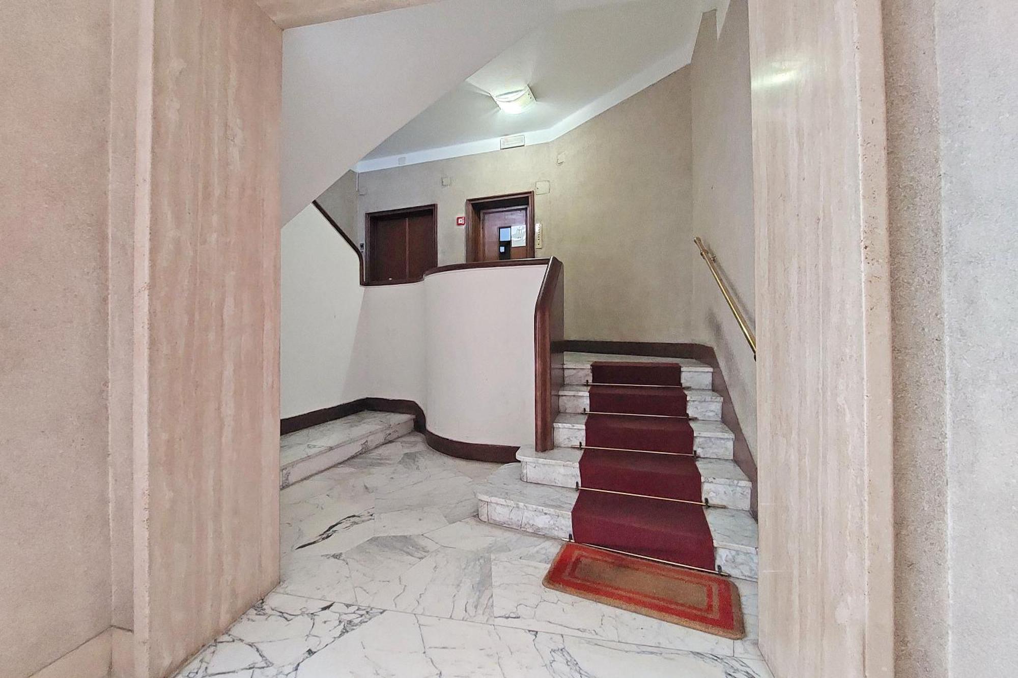 New With Terrace - 150m Metro A Appartement
