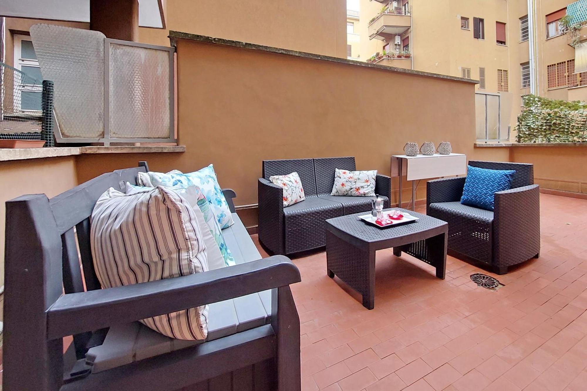 New With Terrace - 150m Metro A Appartement *
