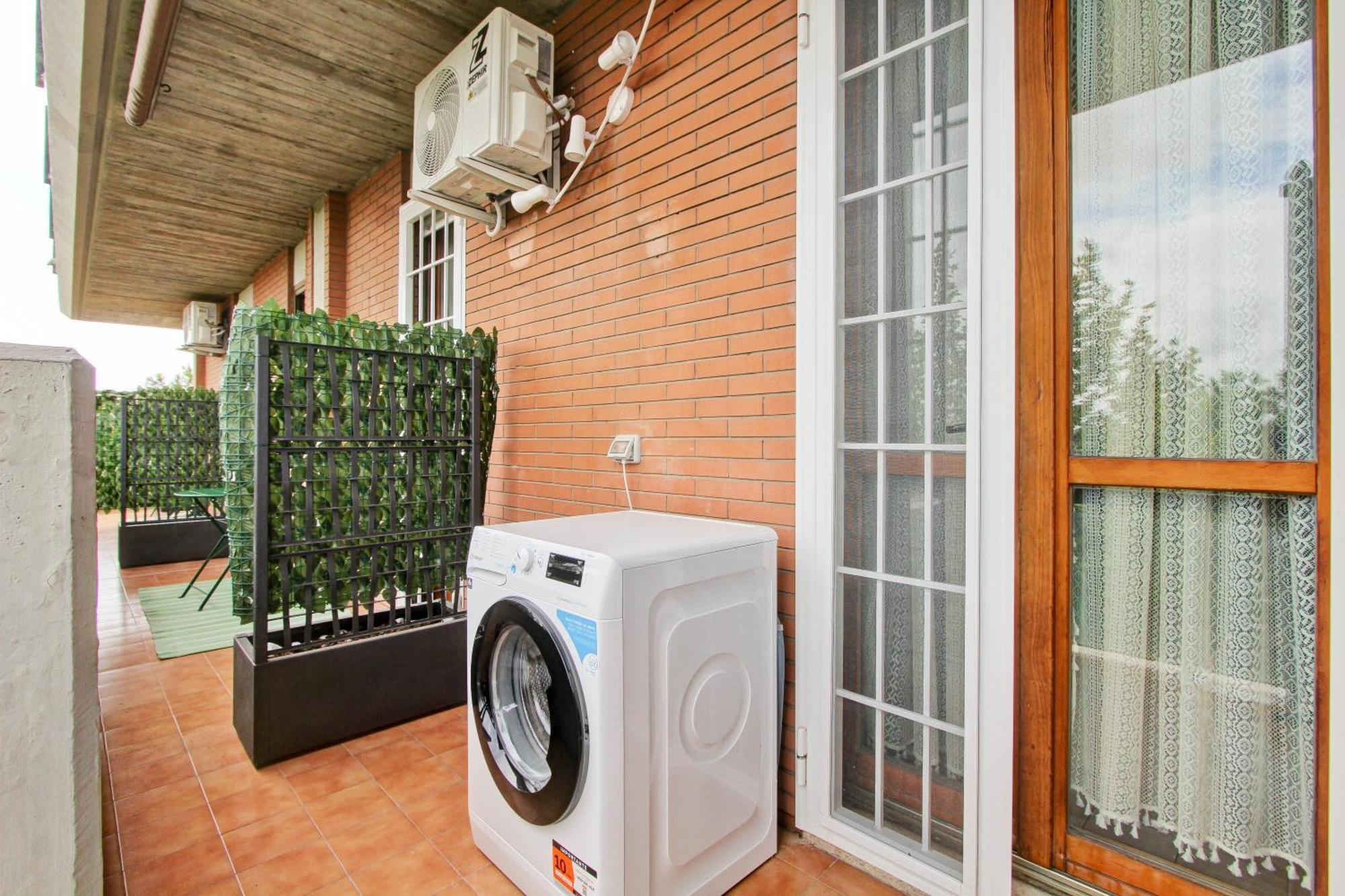 Eur Torrino Apartment, Vicino La Stazione Metro Tor Di Valle Appartement Rome