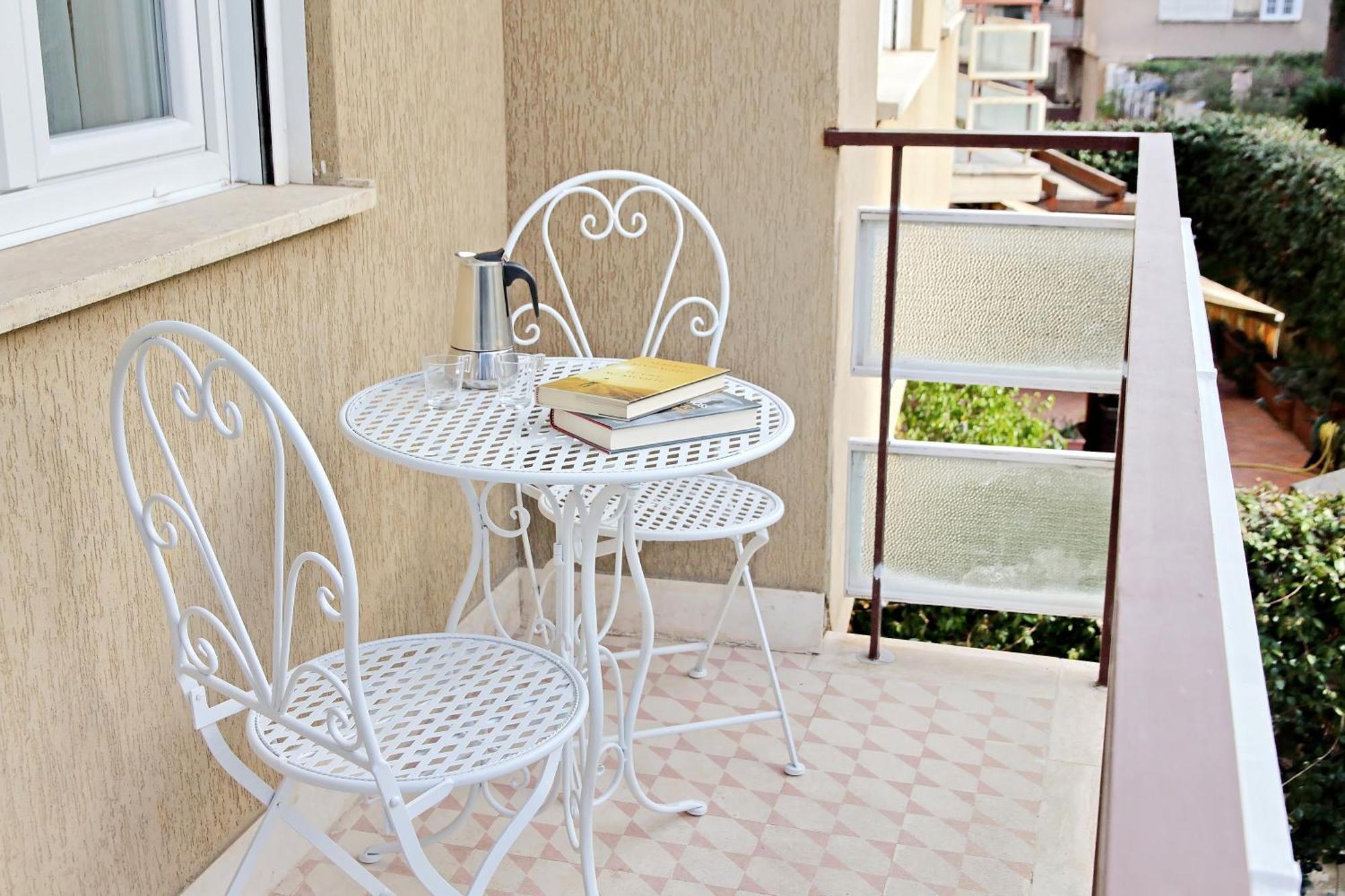 Apartment Graceful Near St Peter Metro 100 Mt