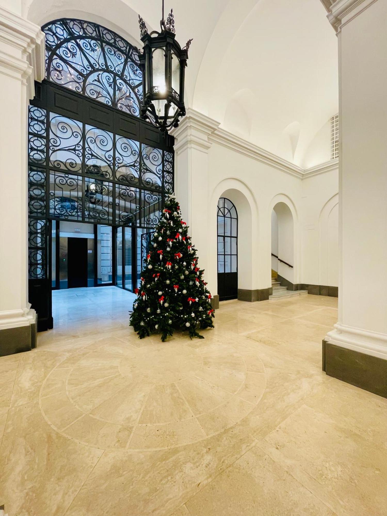 Ad Vatican Luxury - By Ad *
