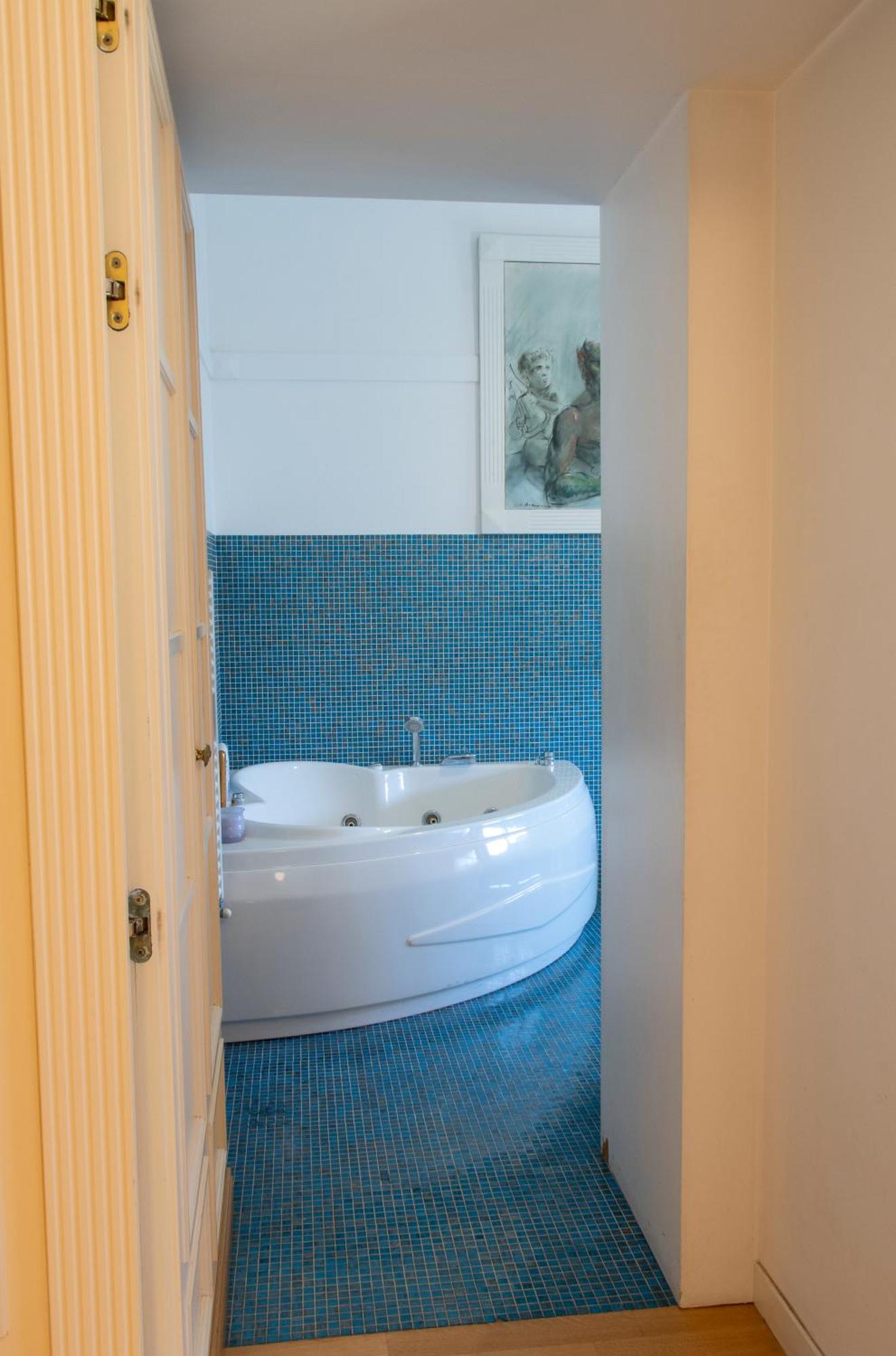 Moon Cove, Borghese Prestige Hideaway