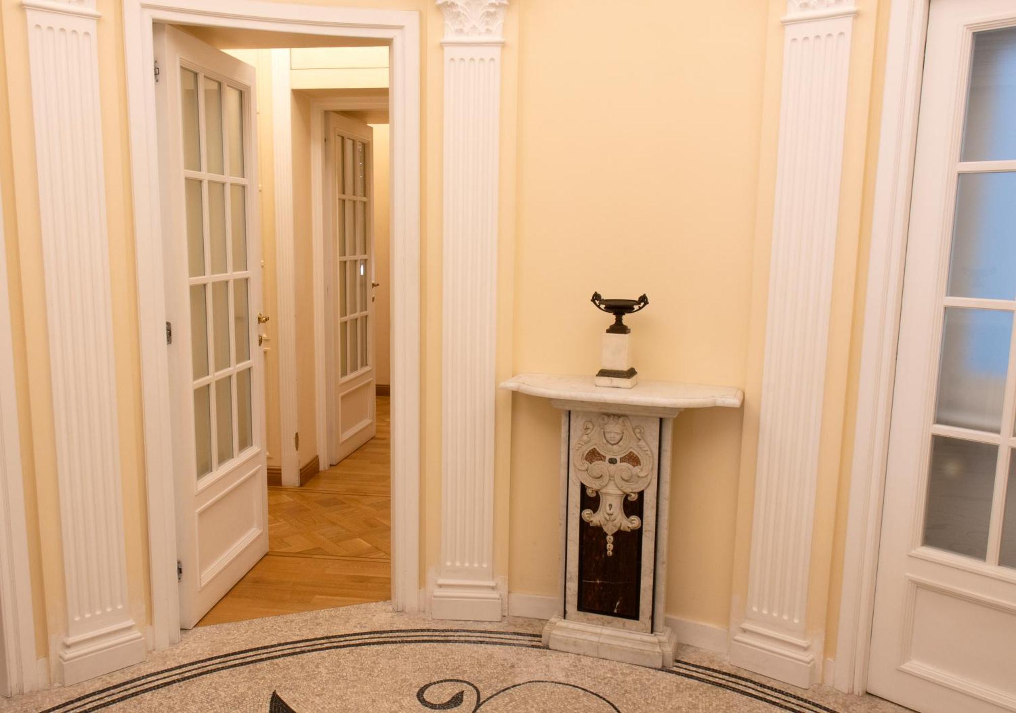 Moon Cove, Borghese Prestige Hideaway Apartment