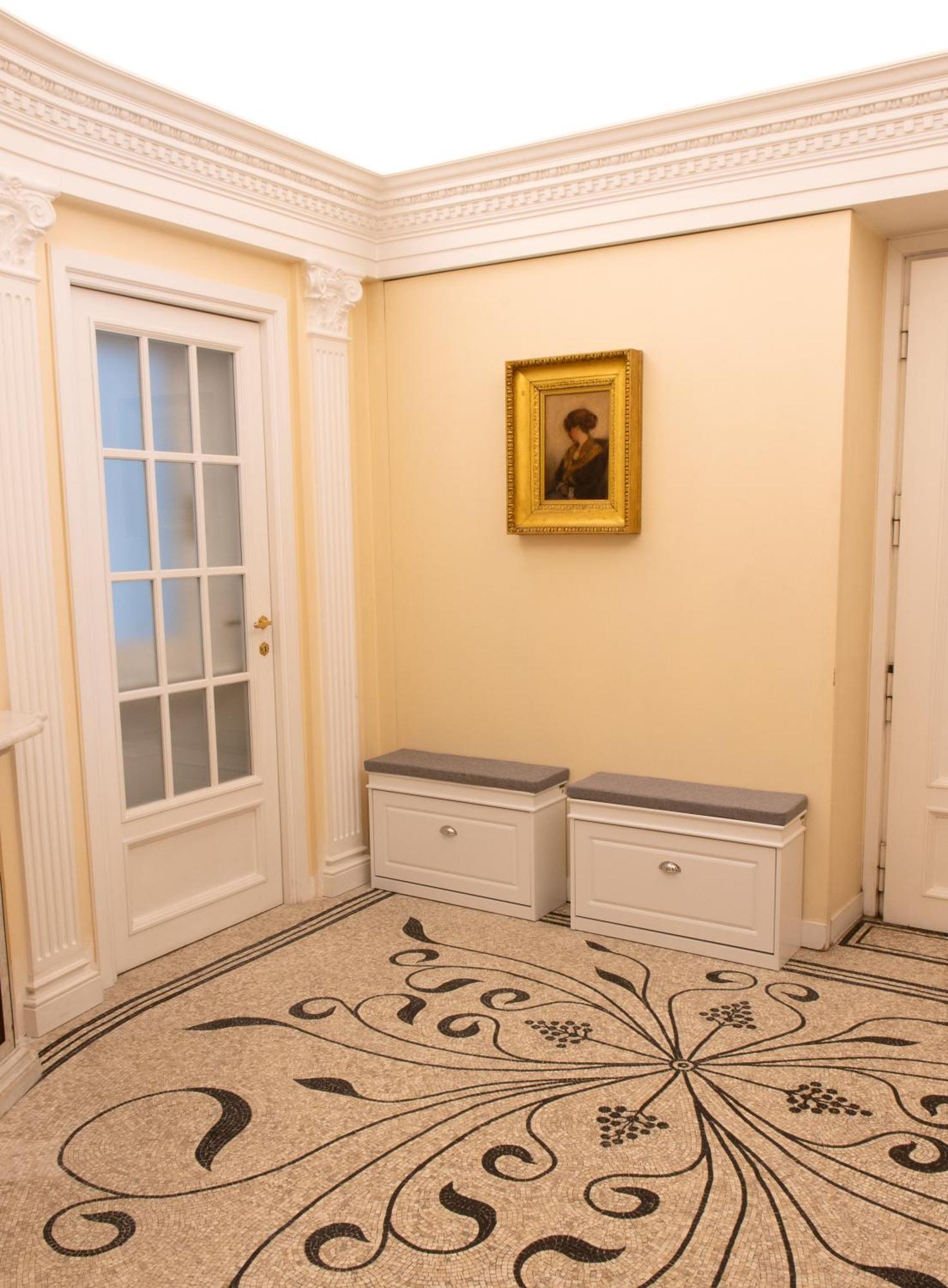 Moon Cove, Borghese Prestige Hideaway Apartment *