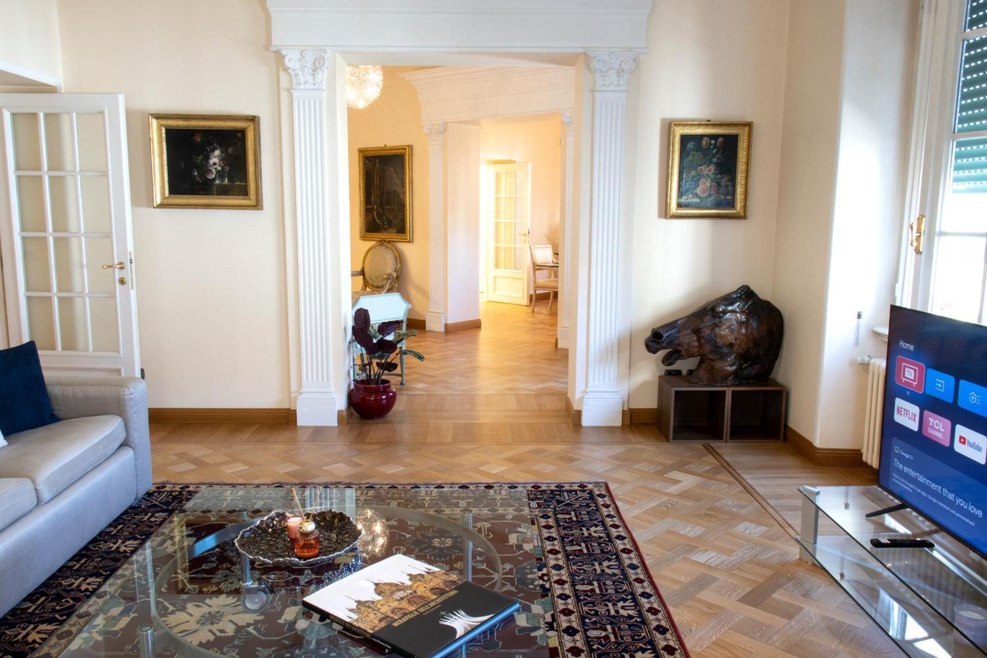 Moon Cove, Borghese Prestige Hideaway Apartment *