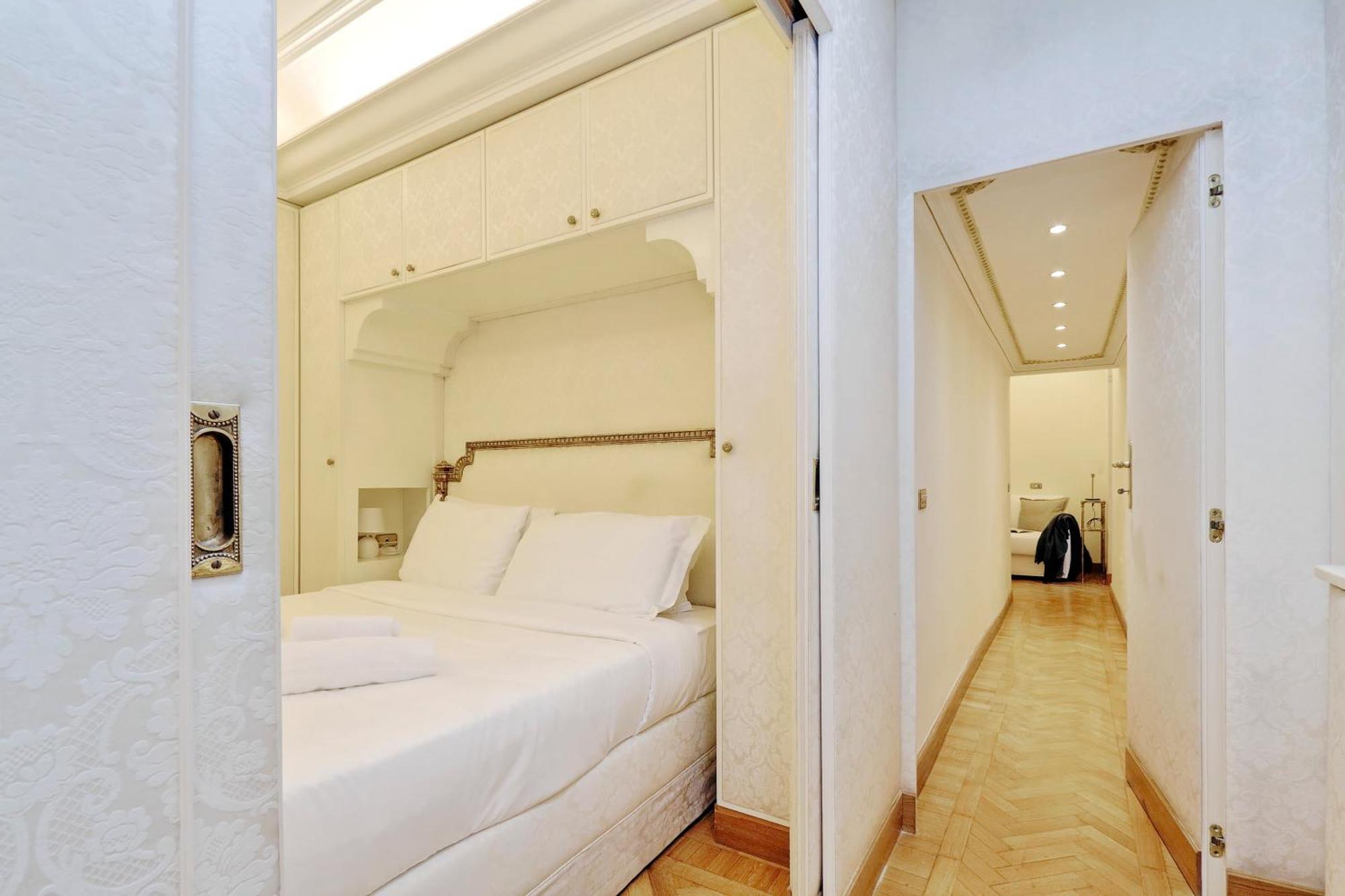 Apartment Tritone Luxury House Rome