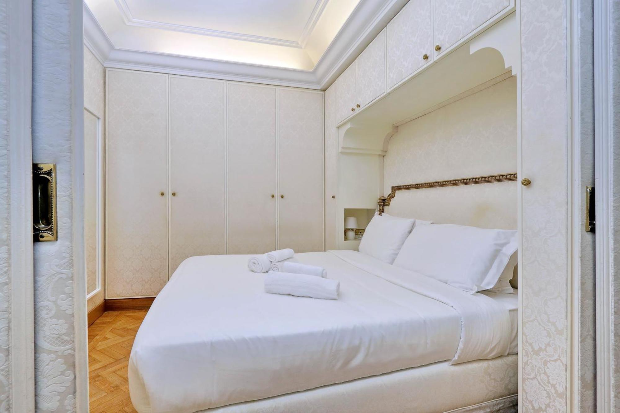 Tritone Luxury House