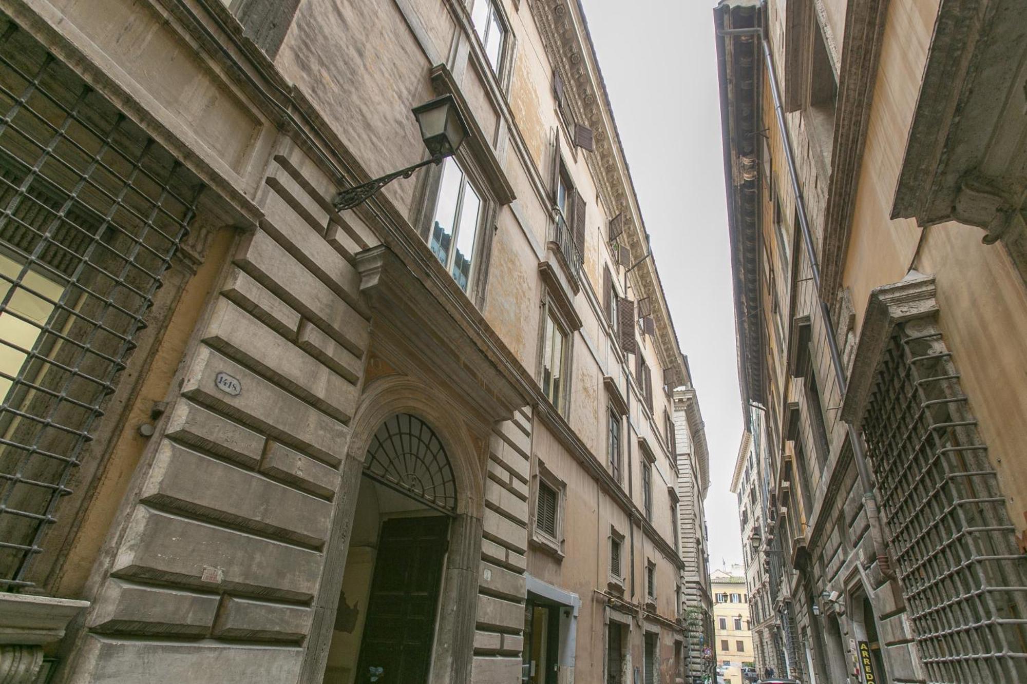 Apartment Pantheon Palazzo Nari Rome