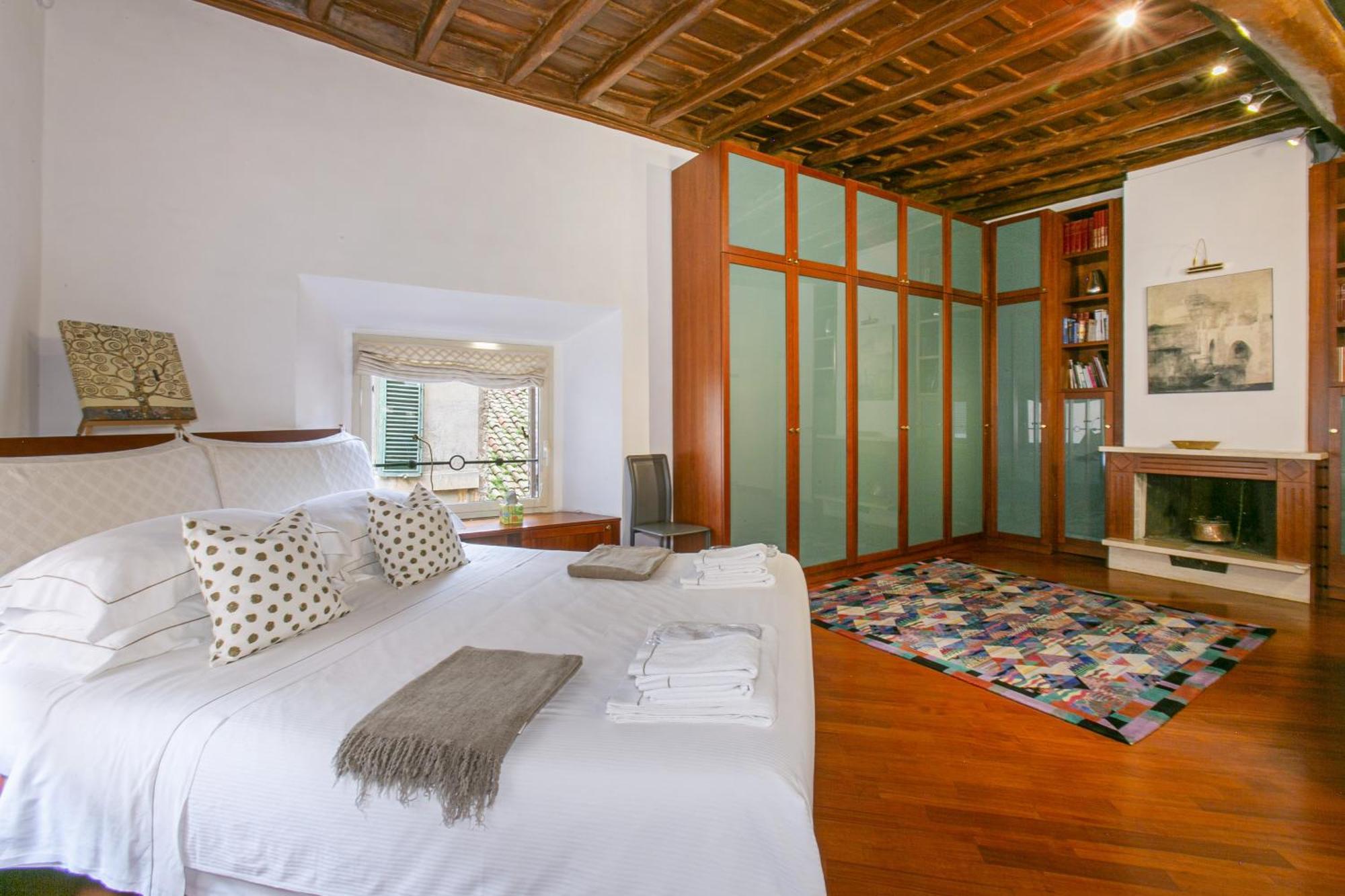 Apartment Pantheon Palazzo Nari Rome