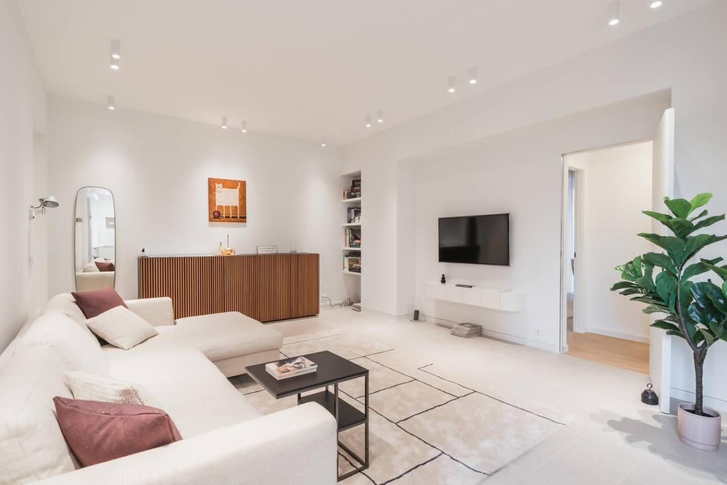 Caracalla In Apartment *