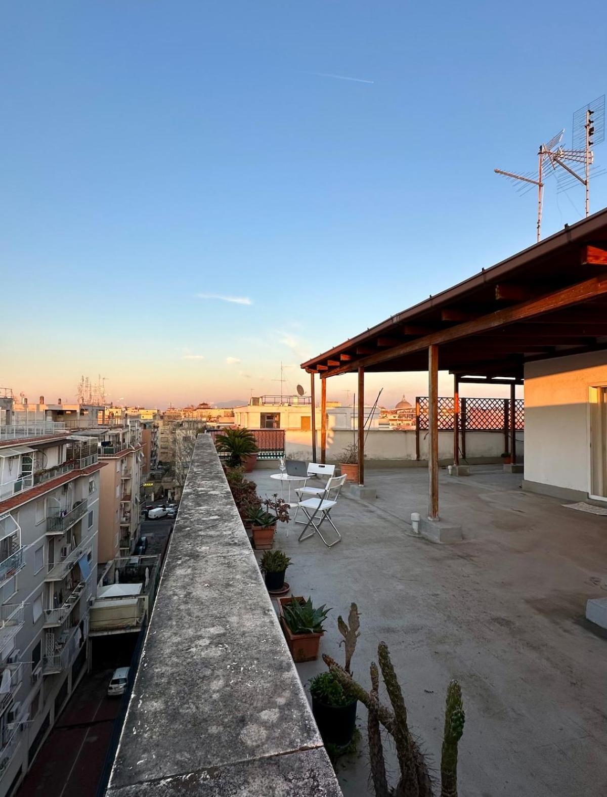 Grazioso Attico Vicino Al Parco Degli Acquedotti * Rome