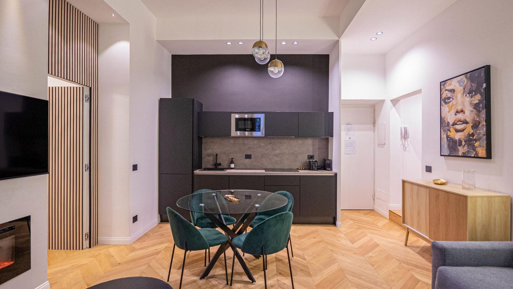 Luxury Near San Pietro Apartment *